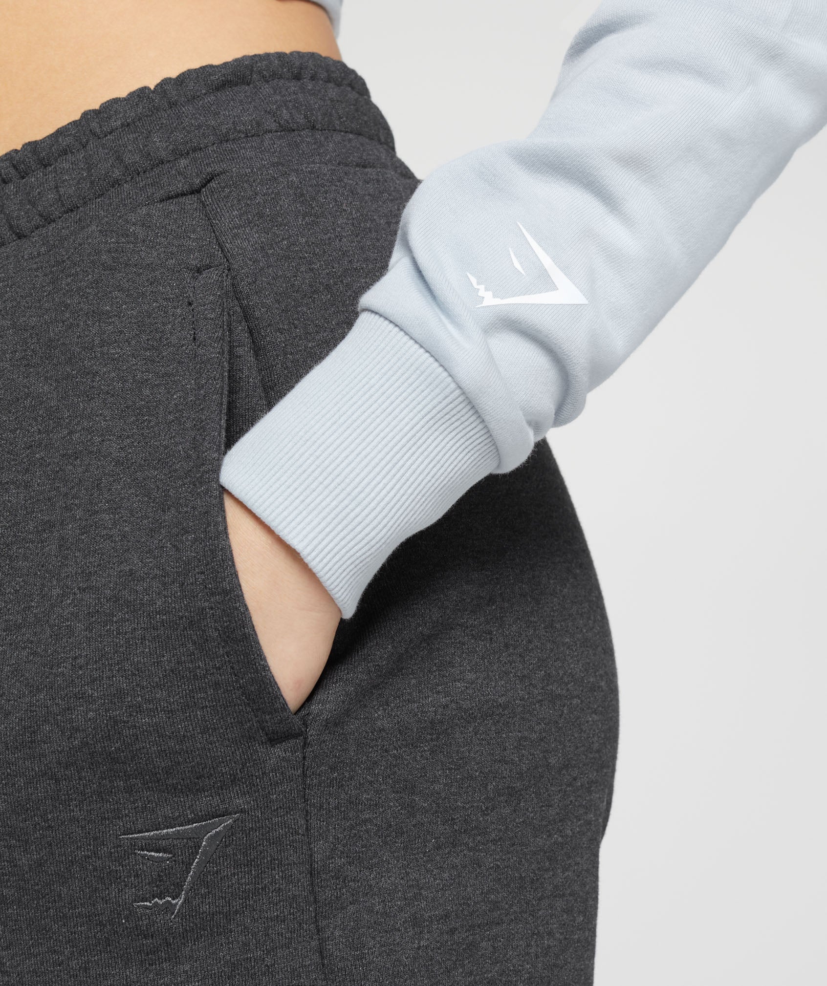 gymshark-embroidered-graphic-cropped-hoodie-grey-ss23