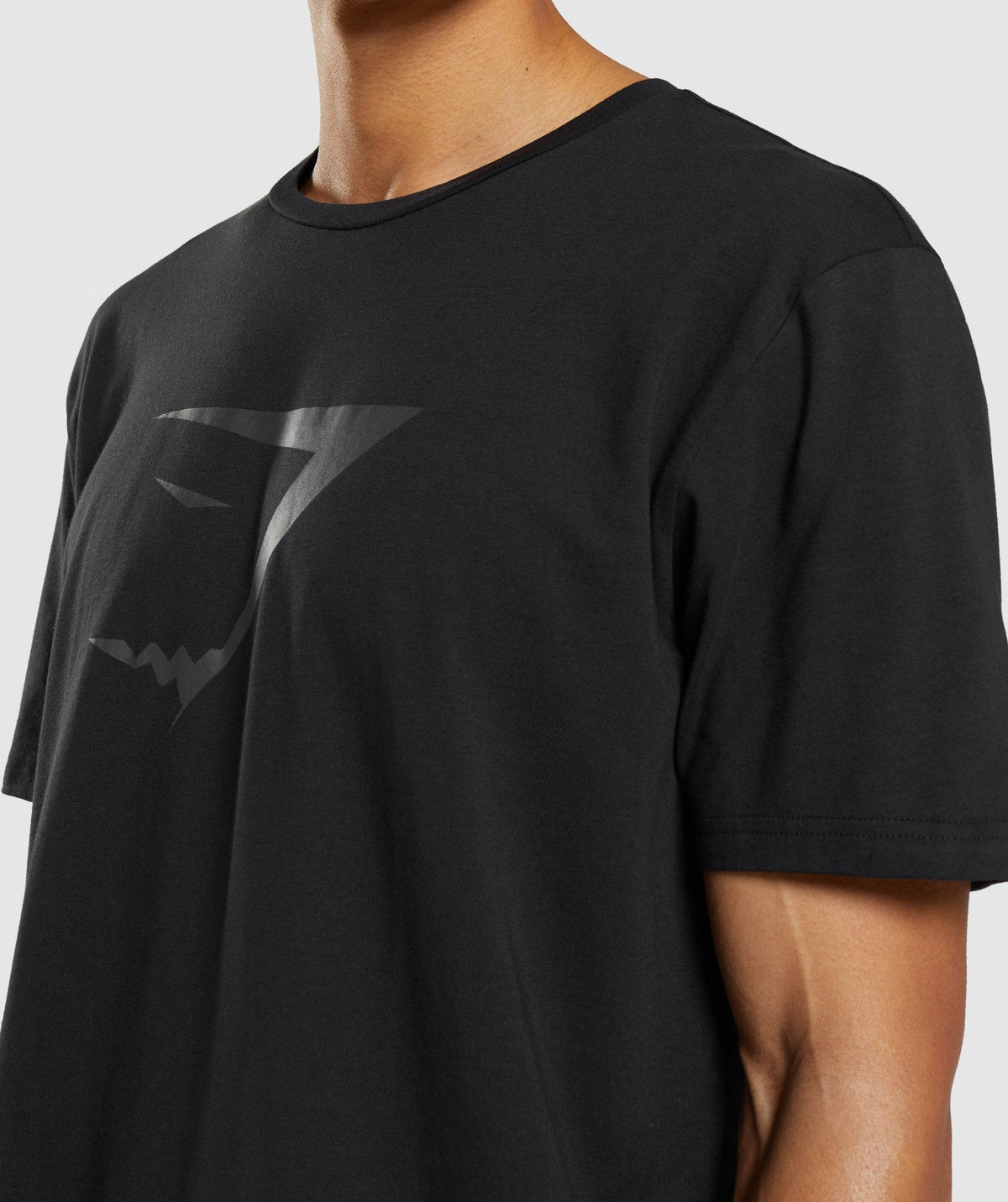 gymshark-sharkhead-infill-t-shirt-black-aw21