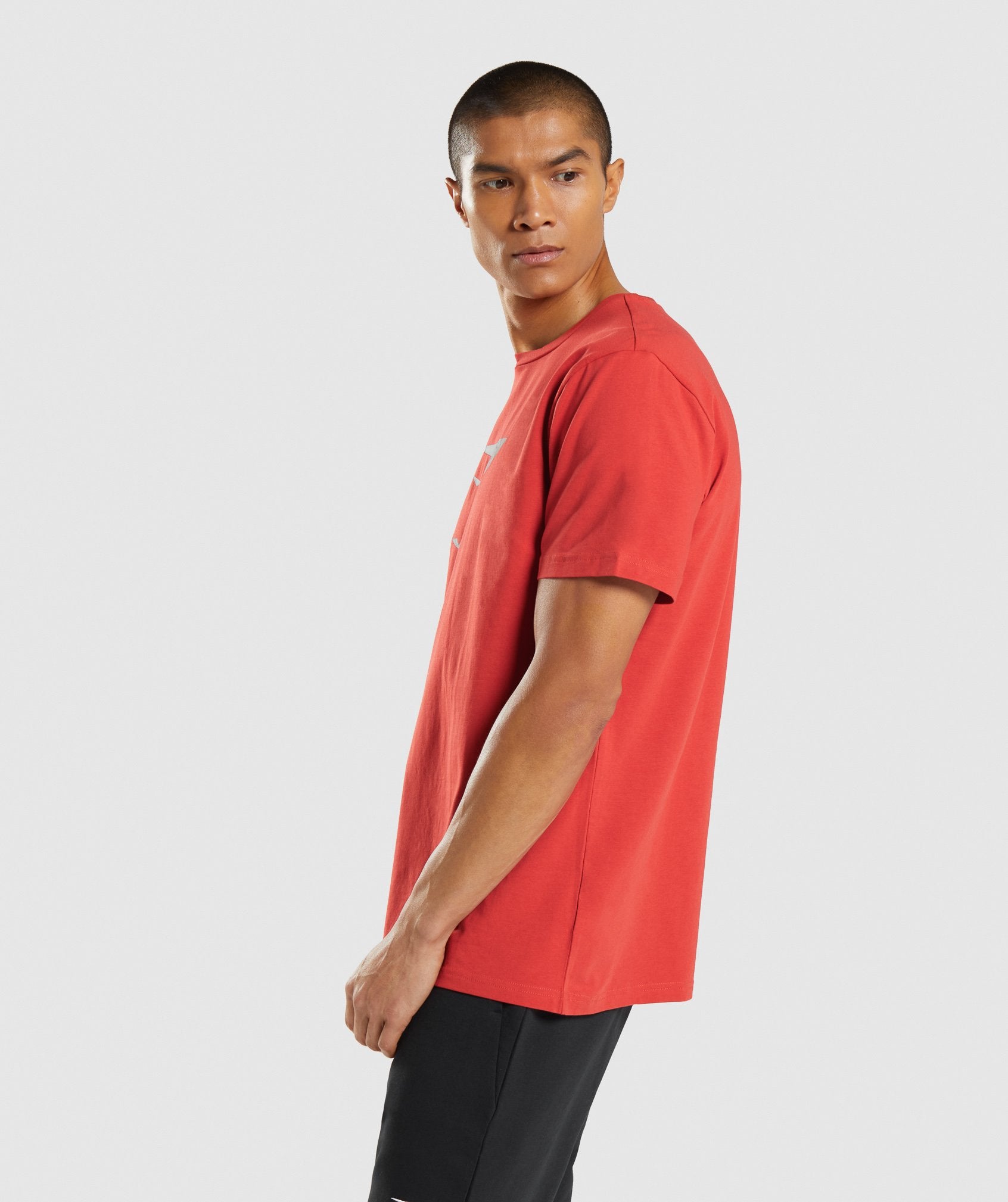 gymshark-sharkhead-infill-t-shirt-red-aw21