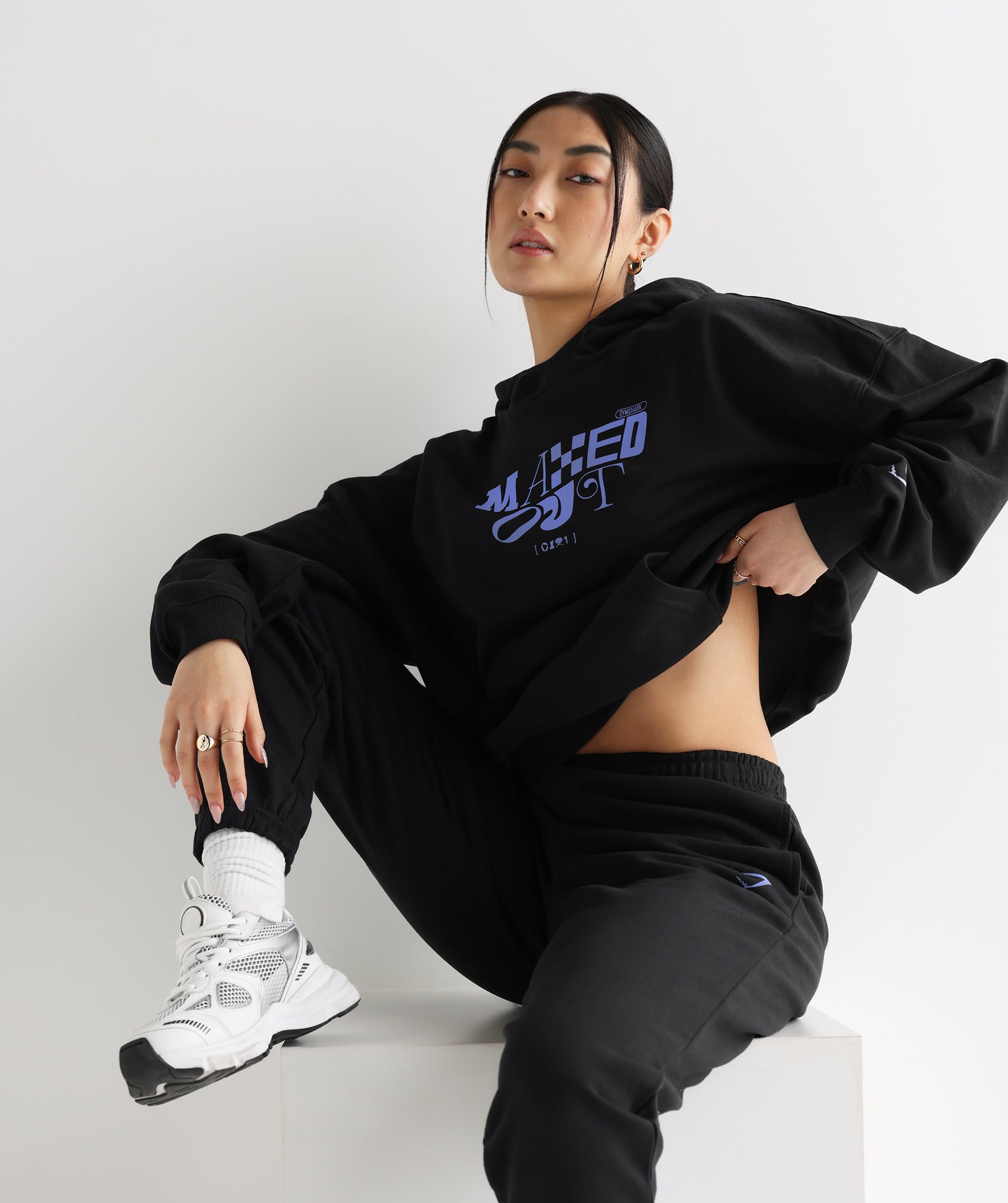 gymshark-maxed-out-hoodie-black-ss23