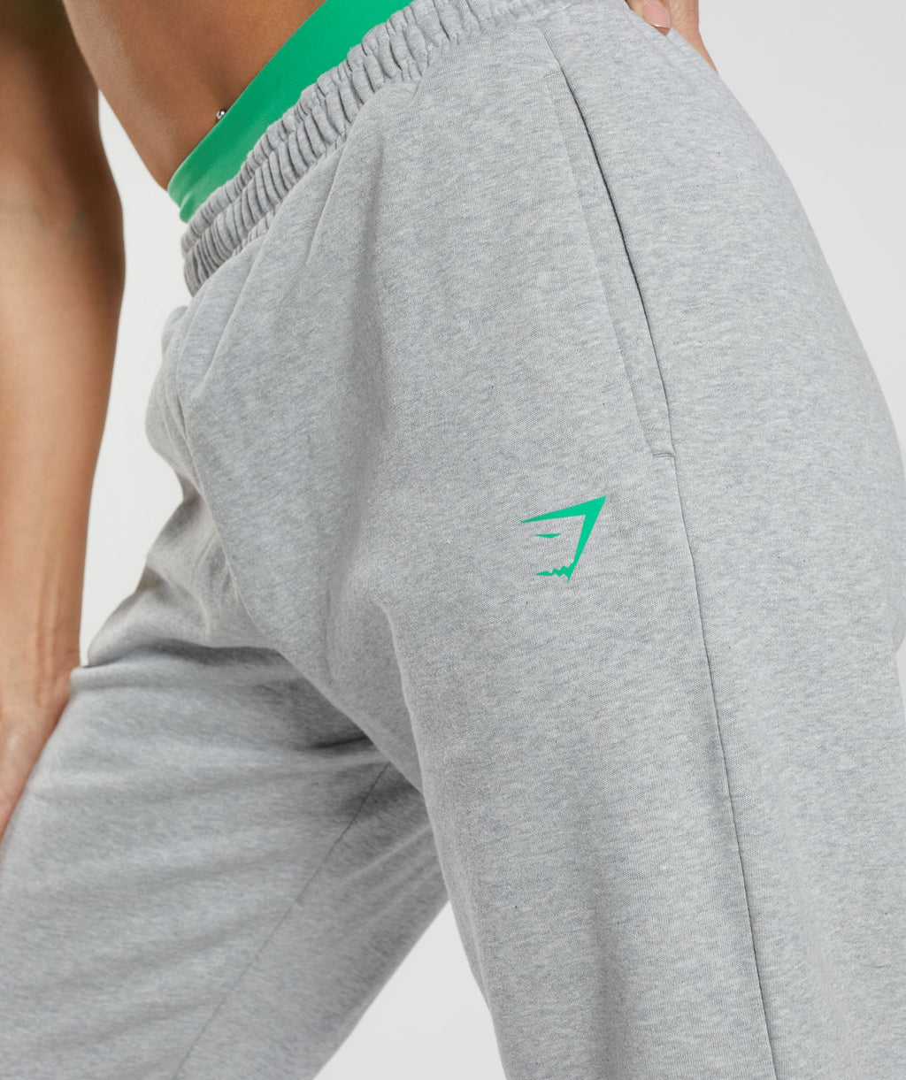 gymshark-maxed-out-joggers-light-grey-marl-ss23