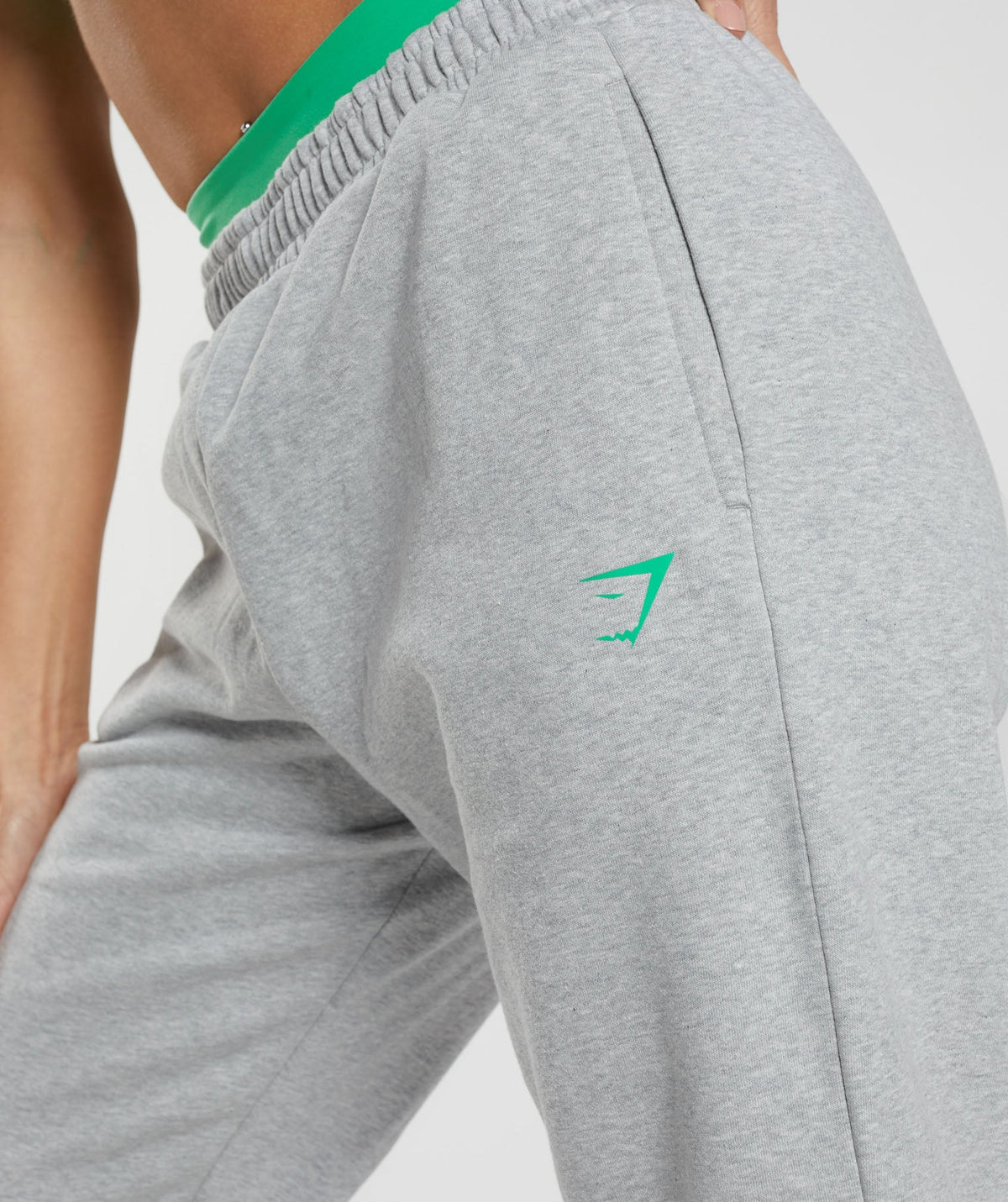 gymshark-maxed-out-joggers-light-grey-marl-ss23