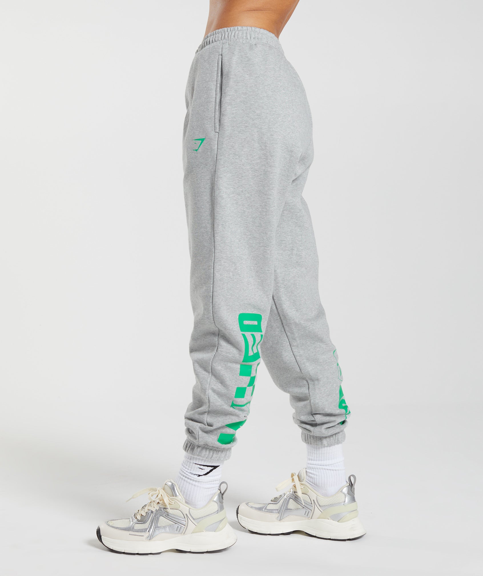 gymshark-maxed-out-joggers-light-grey-marl-ss23