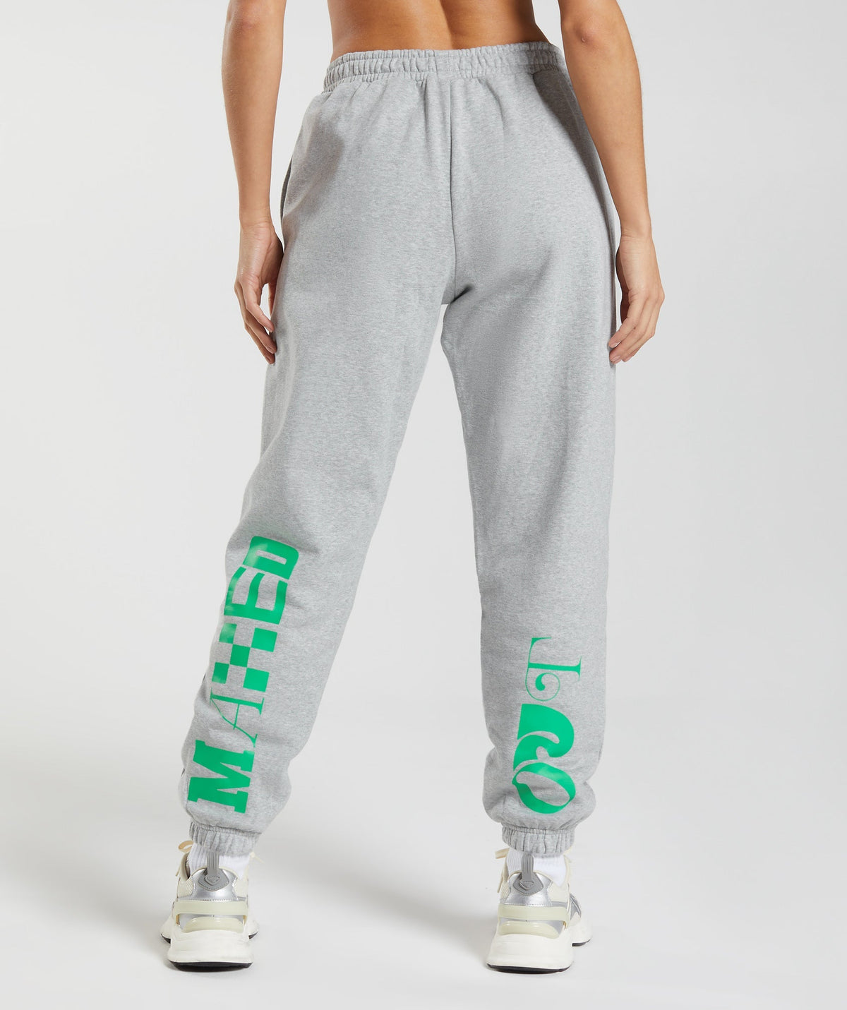gymshark-maxed-out-joggers-light-grey-marl-ss23