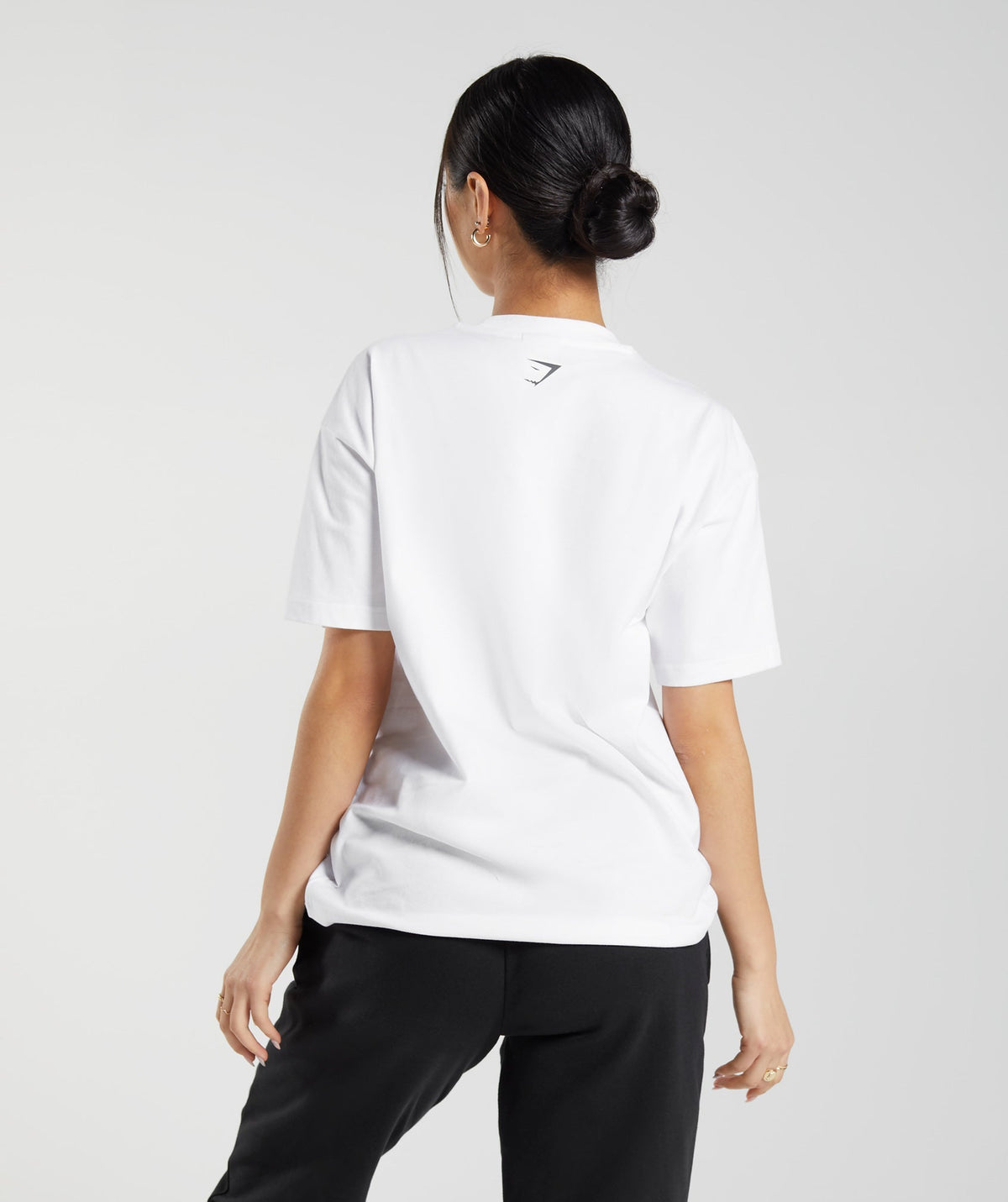gymshark-maxed-out-oversized-t-shirt-white-ss23