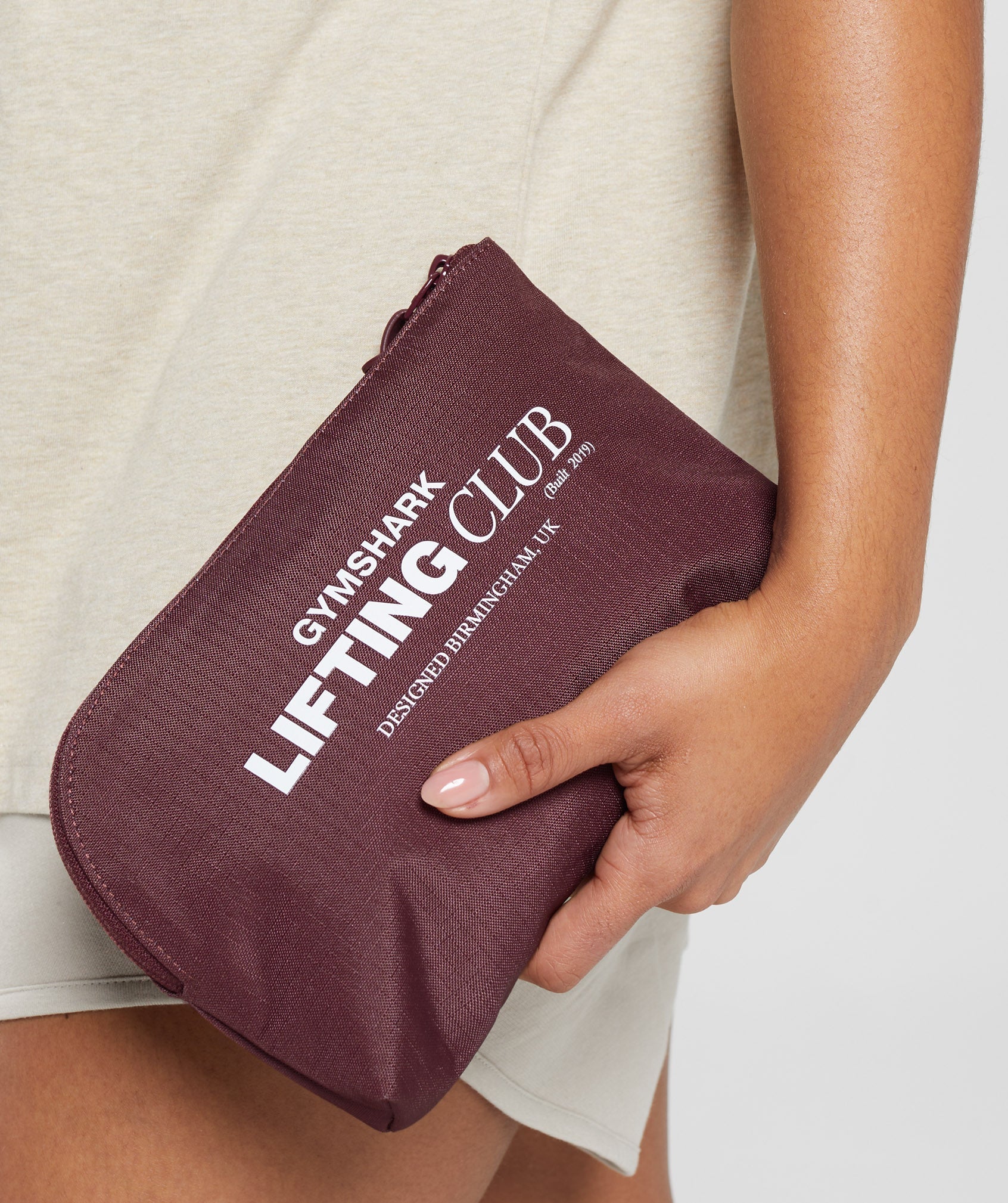 gymshark-social-club-cosmetic-bag-cherry-brown-aw22
