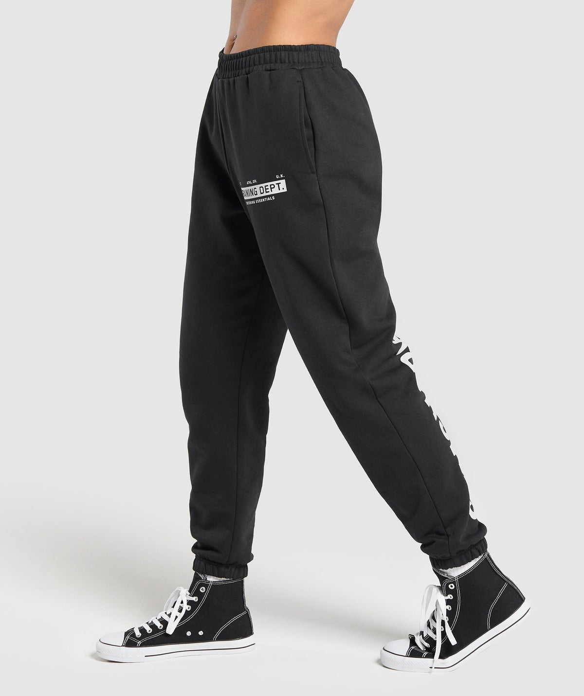 gymshark-training-department-graphic-oversized-joggers-black-aw24