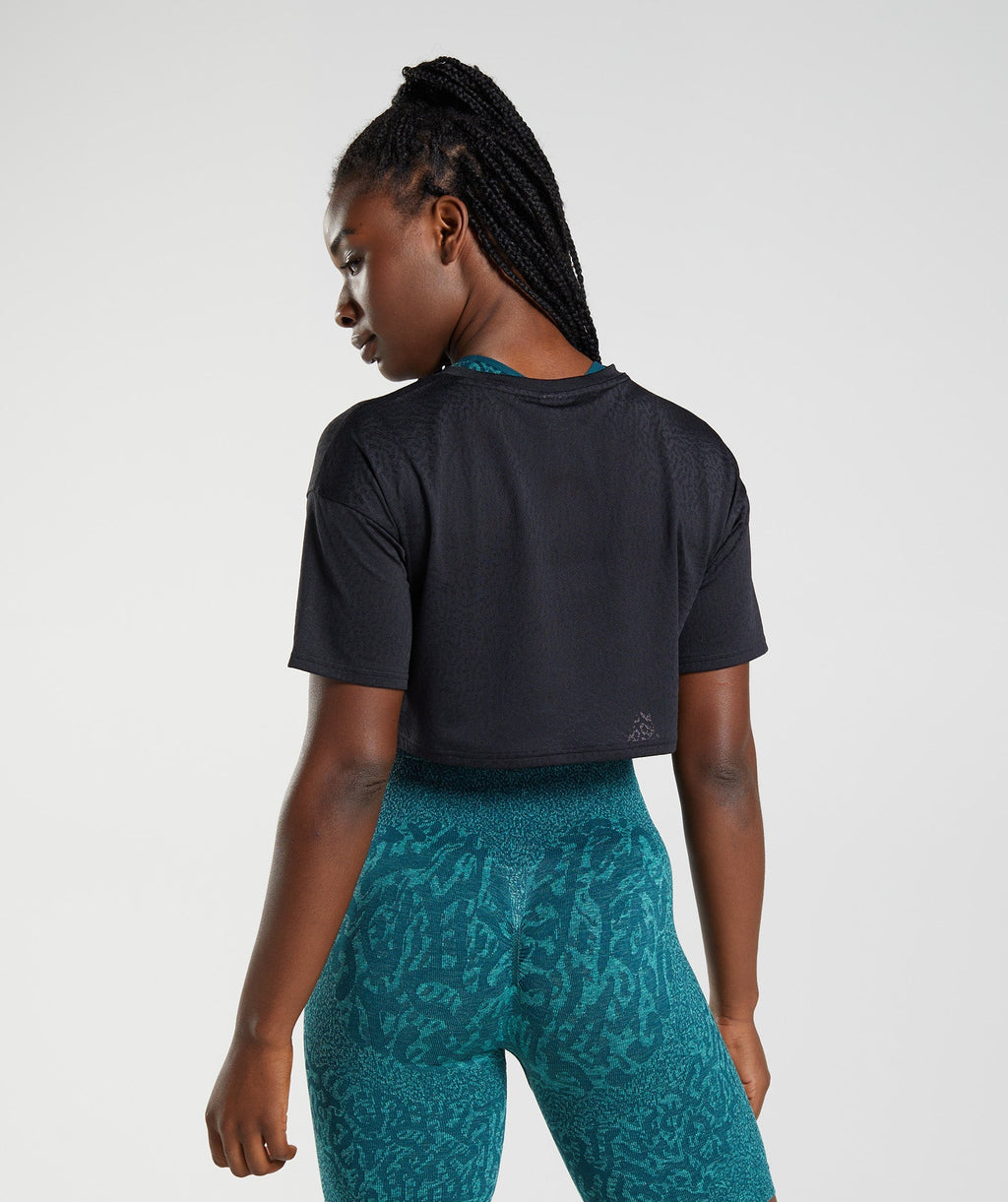 gymshark-adapt-animal-seamless-crop-top-reef-black-aw22