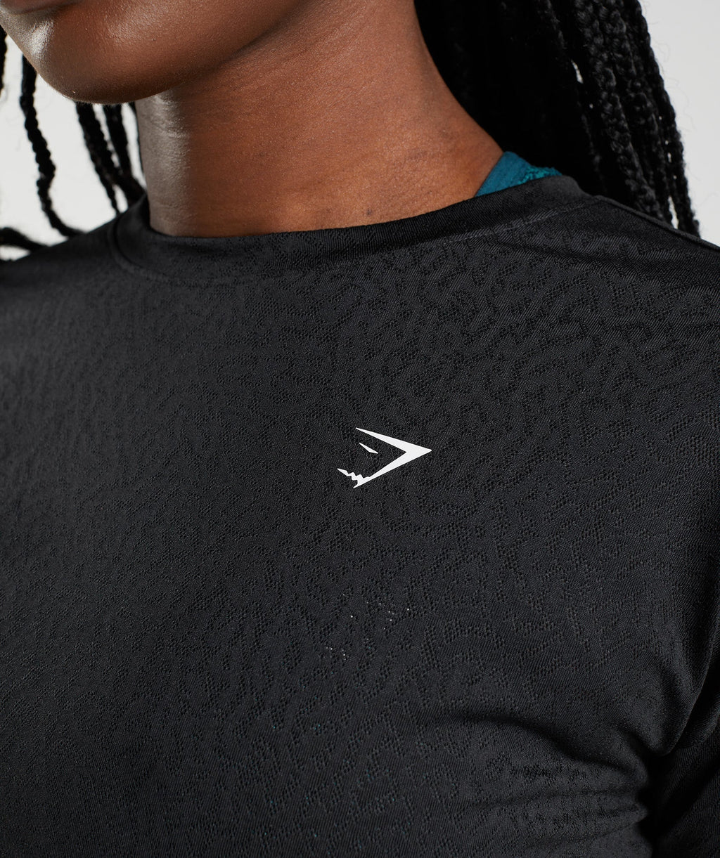 gymshark-adapt-animal-seamless-crop-top-reef-black-aw22