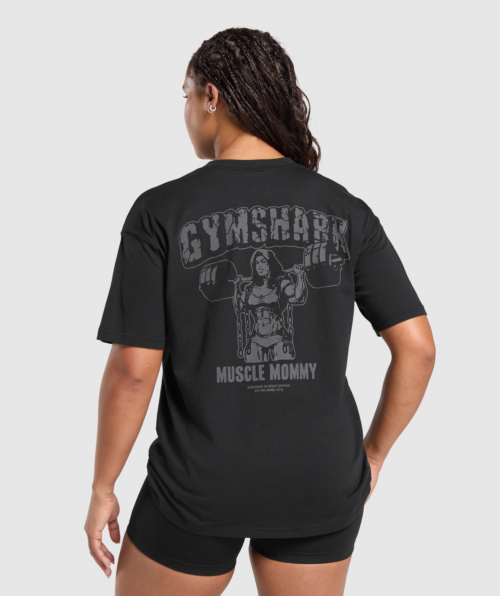 gymshark-gritty-muscle-mommy-graphic-t-shirt-black-ss25