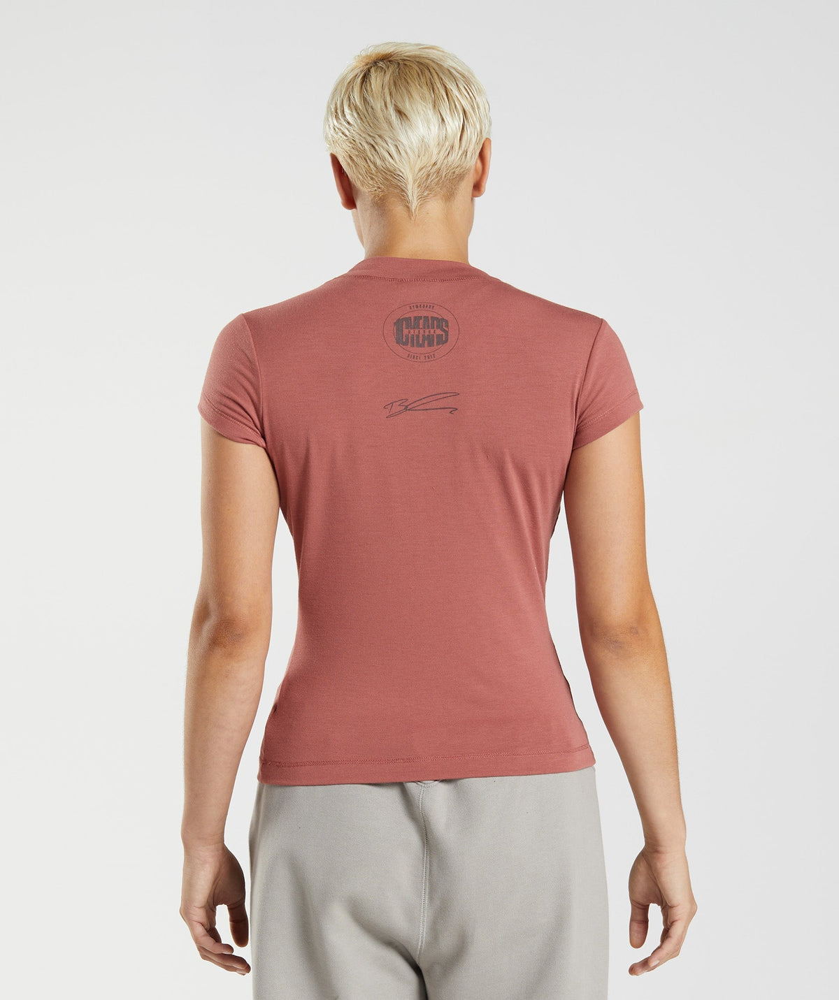 gymshark-gs10-year-body-fit-t-shirt-rose-brown-aw22