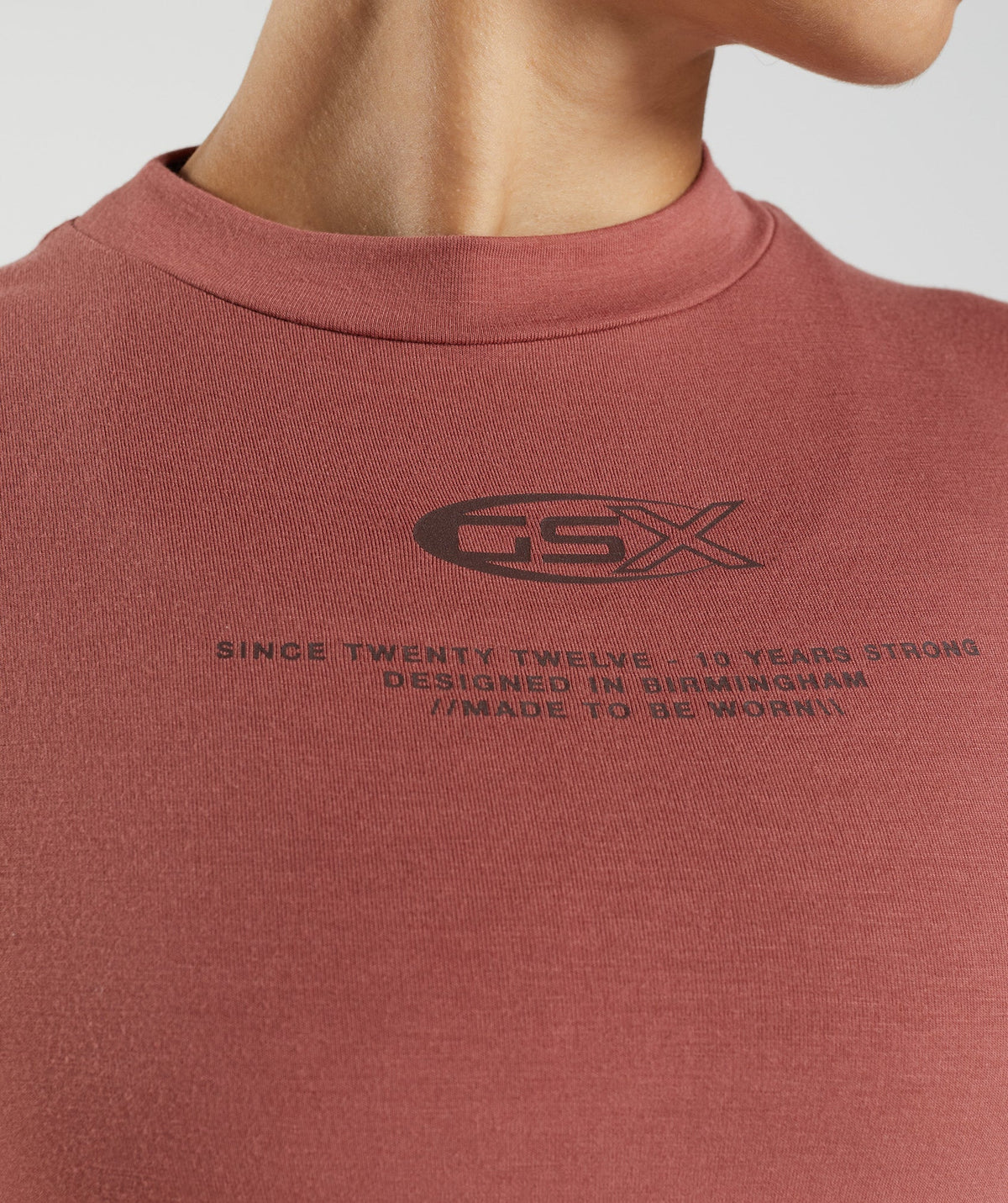 gymshark-gs10-year-body-fit-t-shirt-rose-brown-aw22
