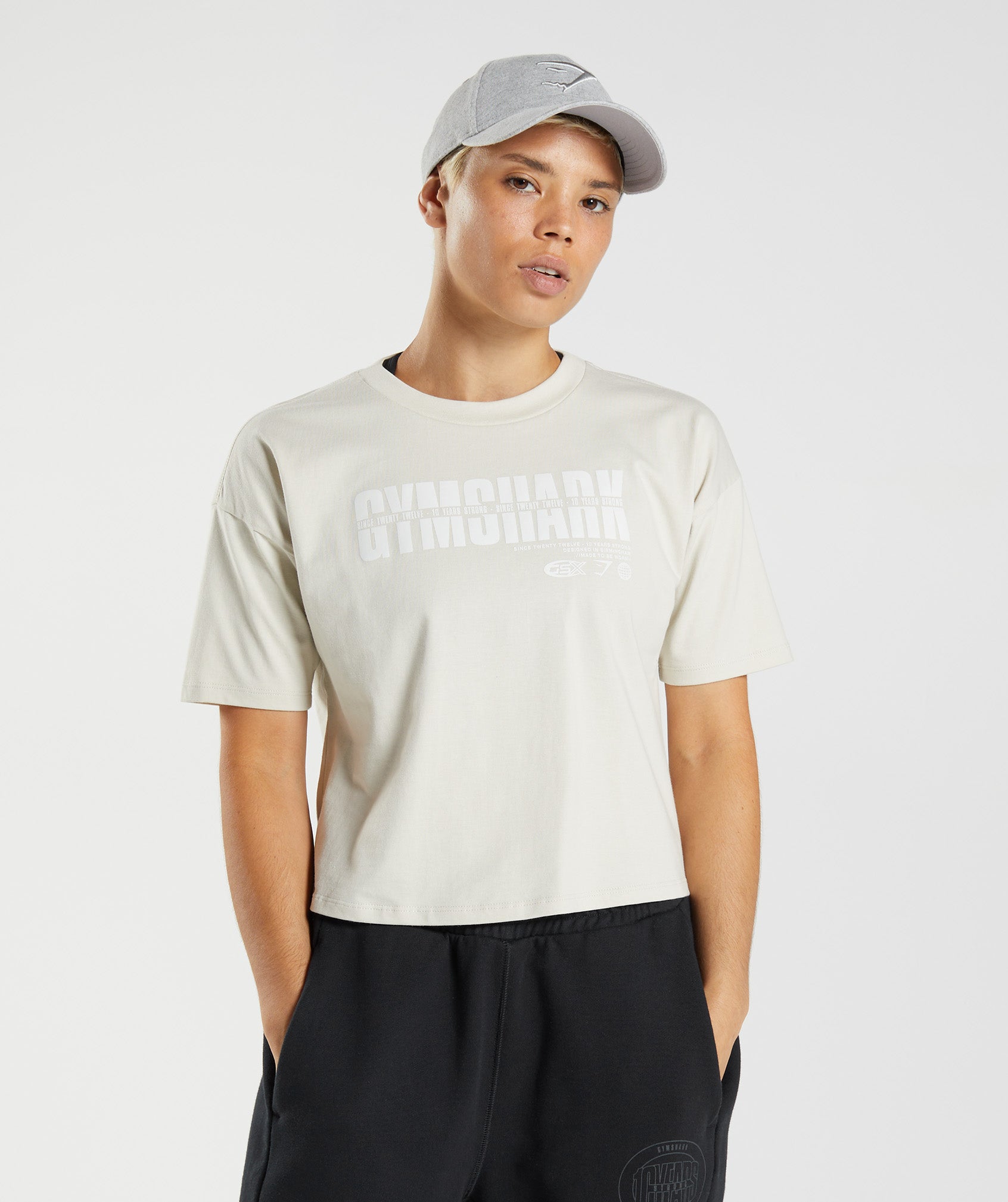 gymshark-gs10-year-midi-top-chalky-grey-aw22
