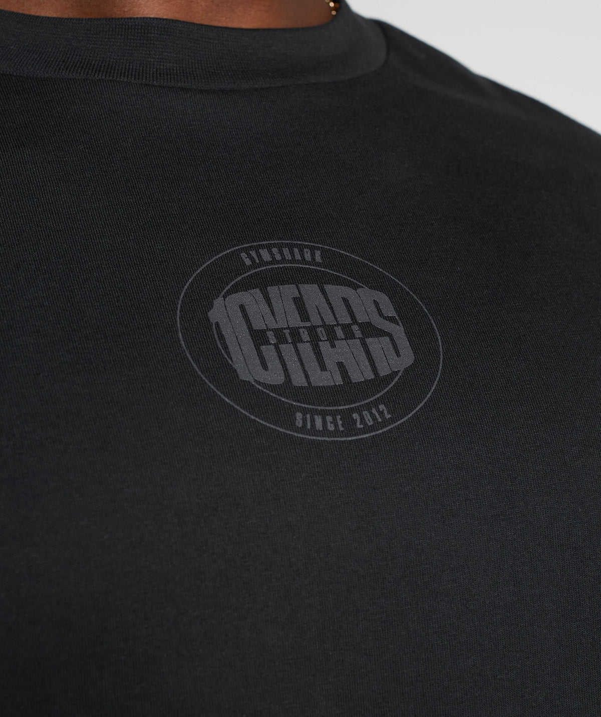 gymshark-gs10-year-oversized-long-sleeve-t-shirt-black-aw22