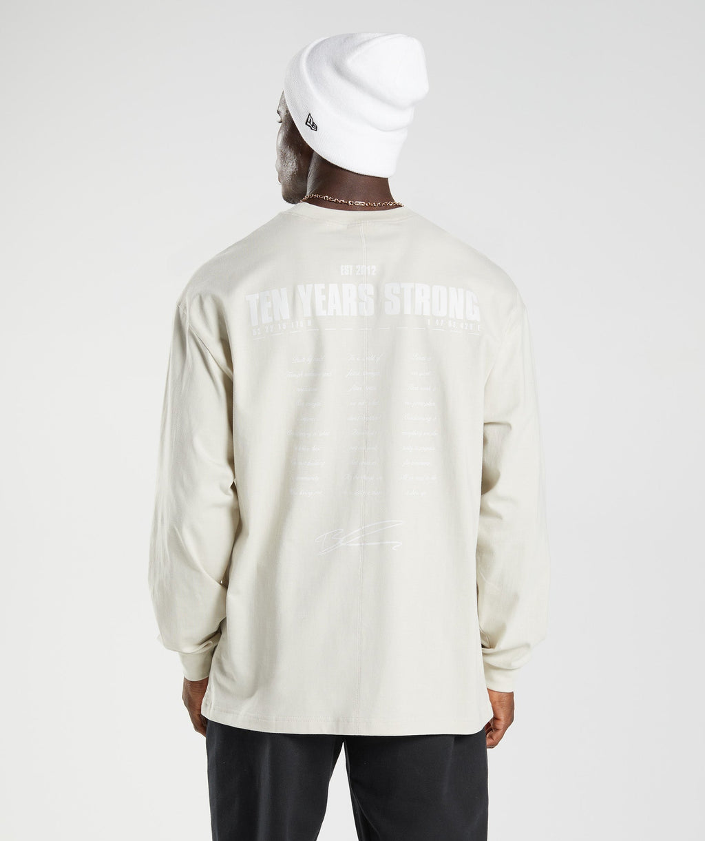 gymshark-gs10-year-oversized-long-sleeve-t-shirt-chalky-grey-aw22