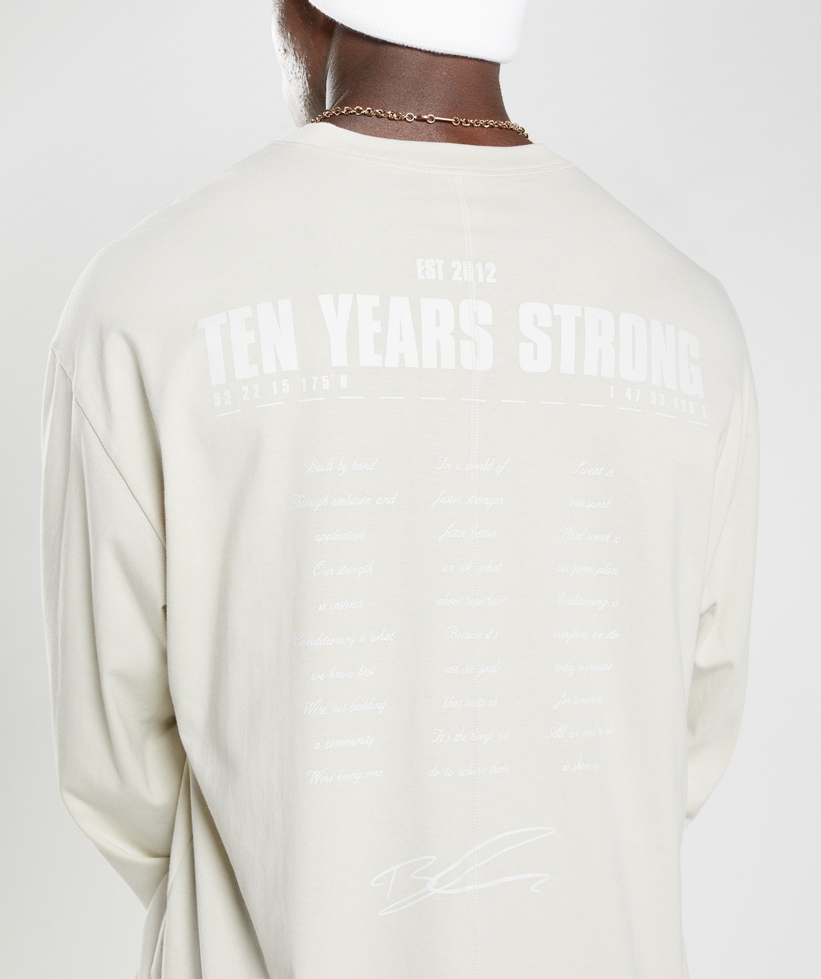 gymshark-gs10-year-oversized-long-sleeve-t-shirt-chalky-grey-aw22