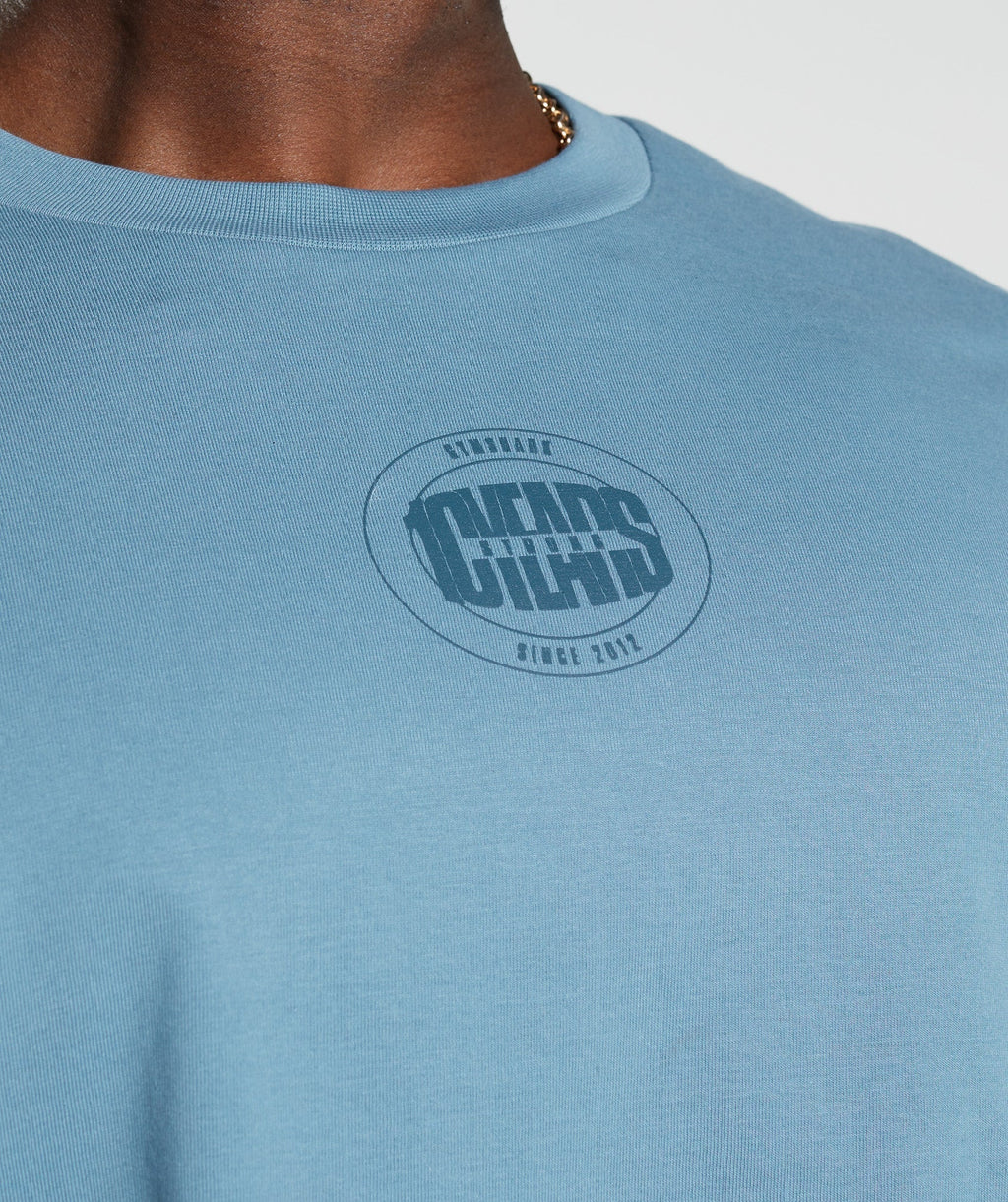 gymshark-gs10-year-oversized-long-sleeve-t-shirt-denim-blue-aw22