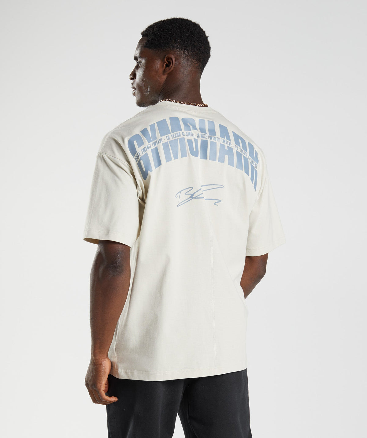 gymshark-gs10-year-oversized-t-shirt-chalky-grey-aw22