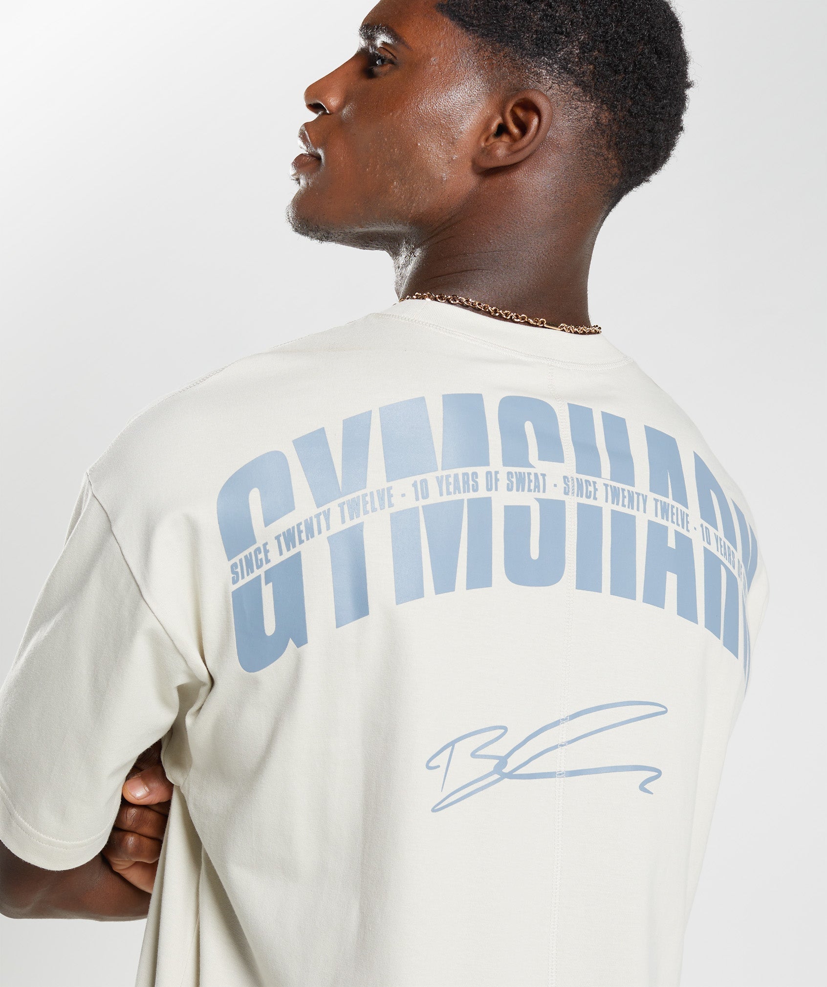 gymshark-gs10-year-oversized-t-shirt-chalky-grey-aw22