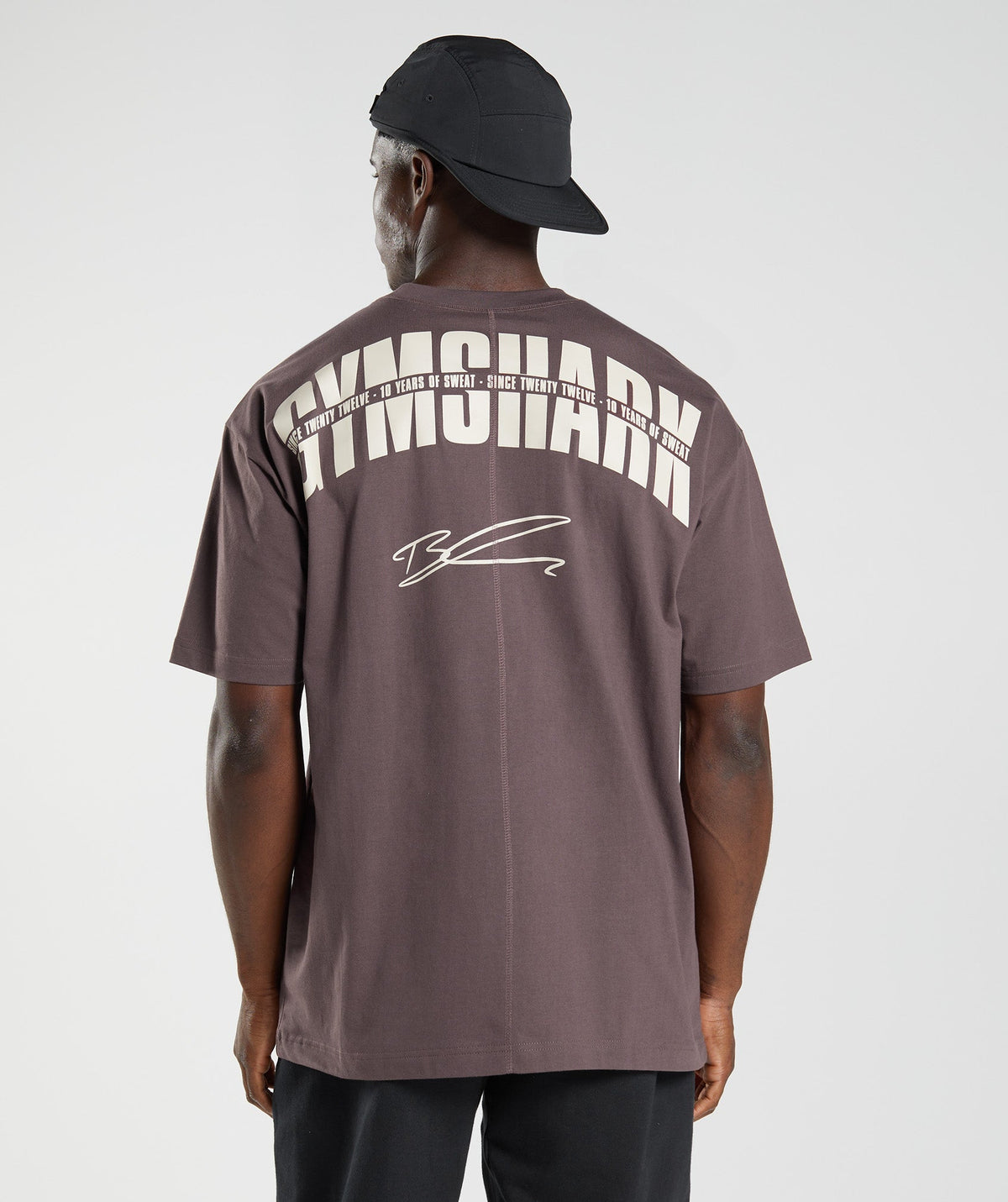 gymshark-gs10-year-oversized-t-shirt-chocolate-brown-aw22