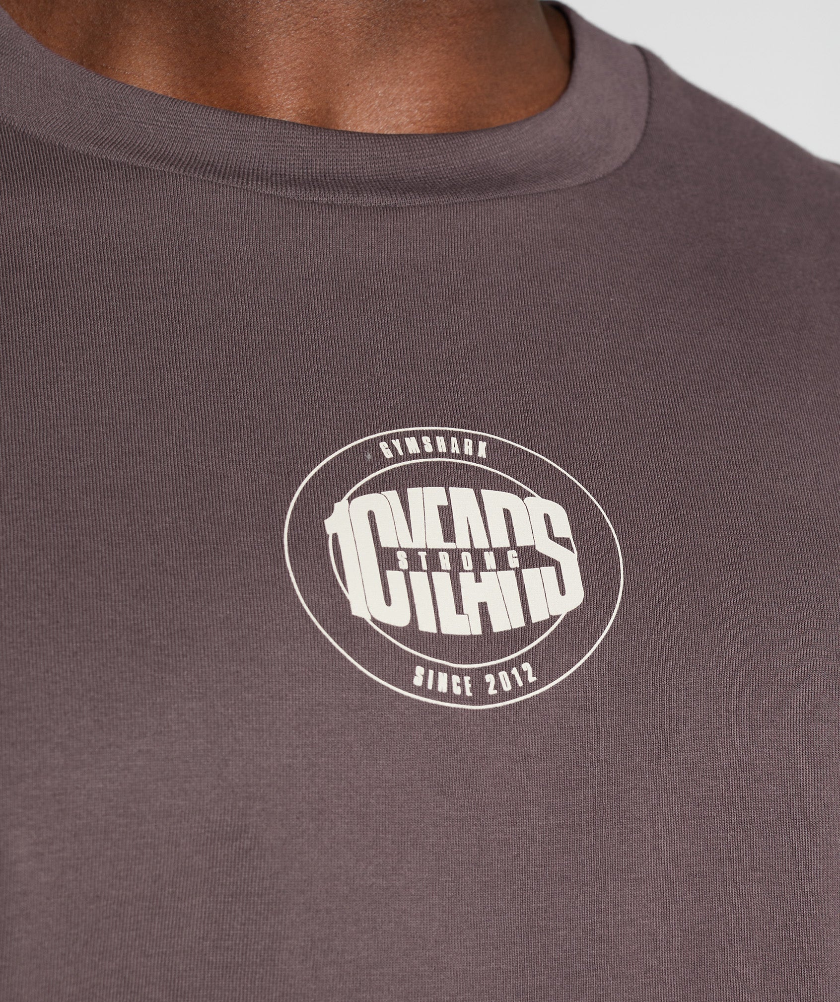 gymshark-gs10-year-oversized-t-shirt-chocolate-brown-aw22