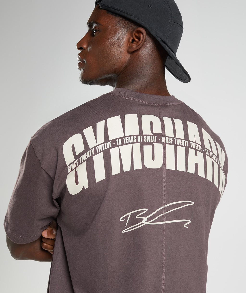 gymshark-gs10-year-oversized-t-shirt-chocolate-brown-aw22