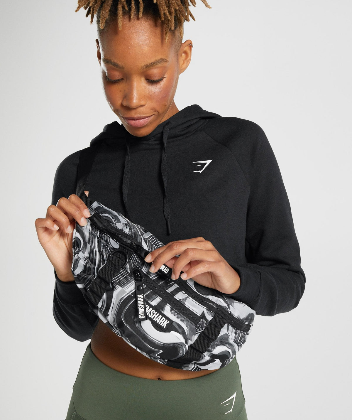 gymshark-cross-body-bag-black-white-aw21