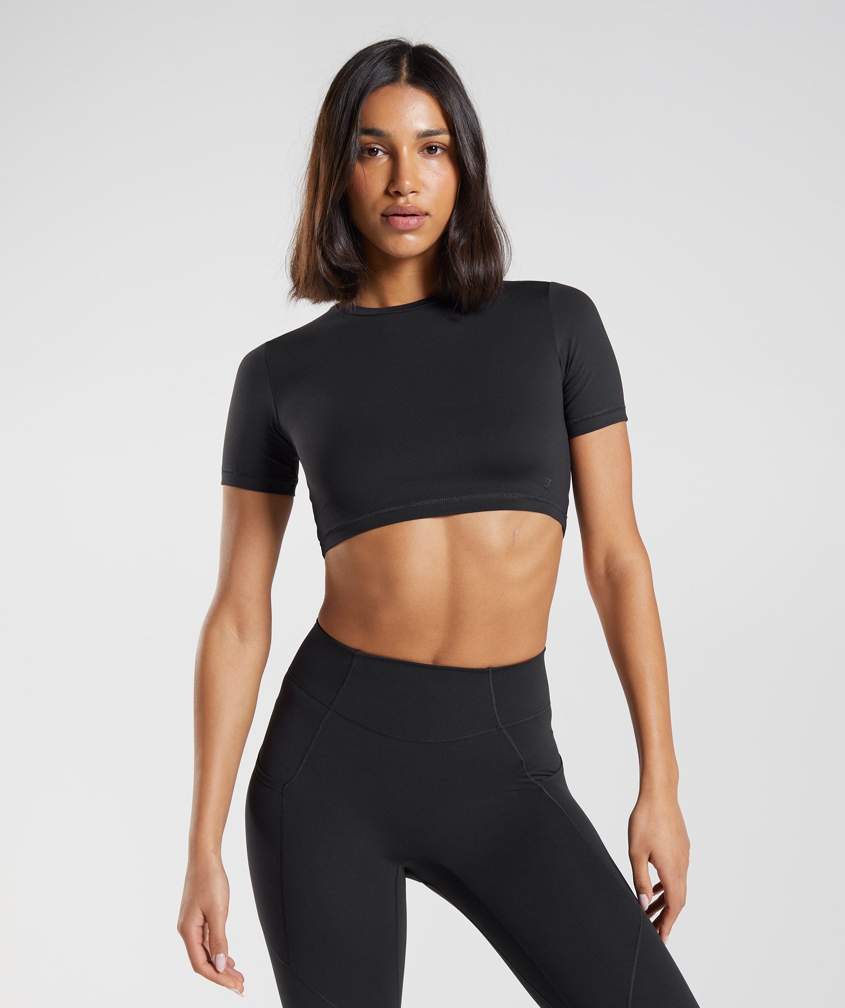 gymshark-whitney-short-sleeve-crop-top-black-ss23