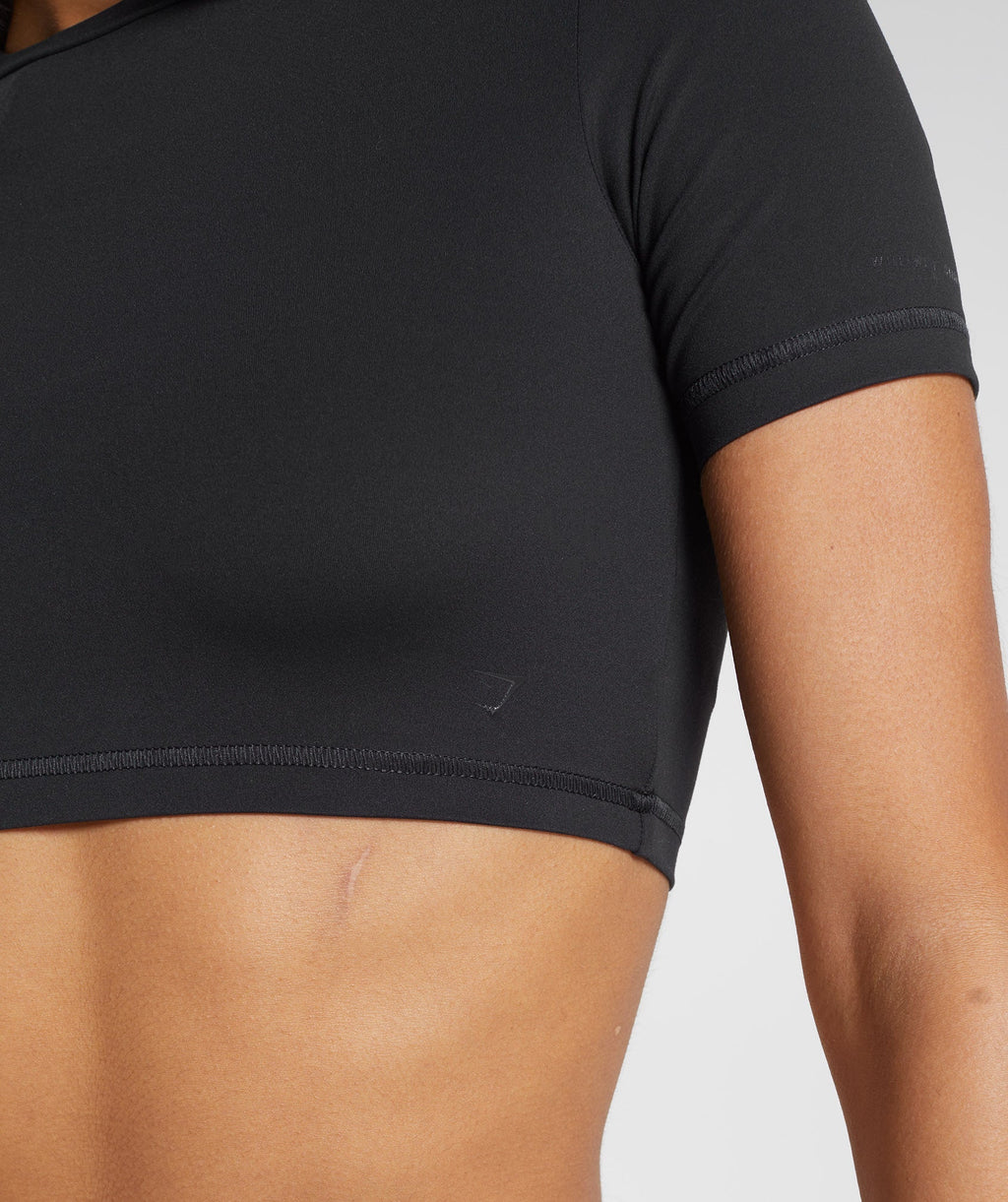 gymshark-whitney-short-sleeve-crop-top-black-ss23