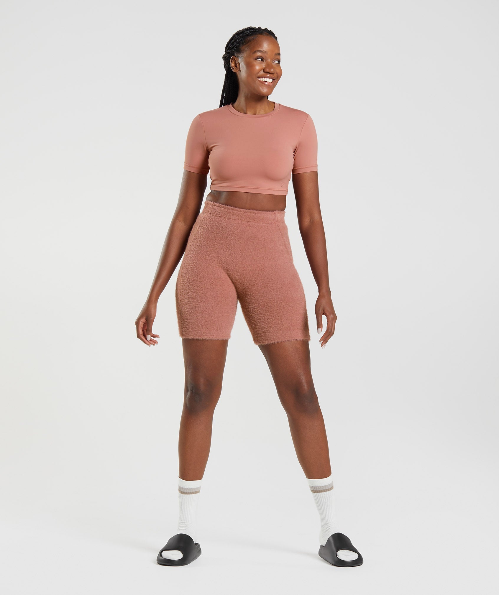 gymshark-whitney-short-sleeve-crop-top-canyon-red-ss23