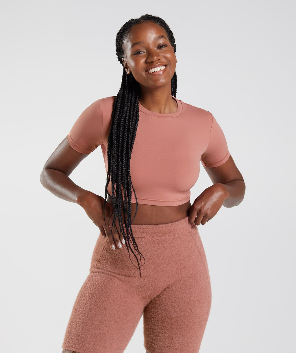 gymshark-whitney-short-sleeve-crop-top-canyon-red-ss23