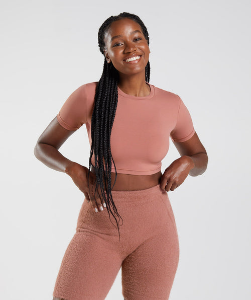 gymshark-whitney-short-sleeve-crop-top-canyon-red-ss23