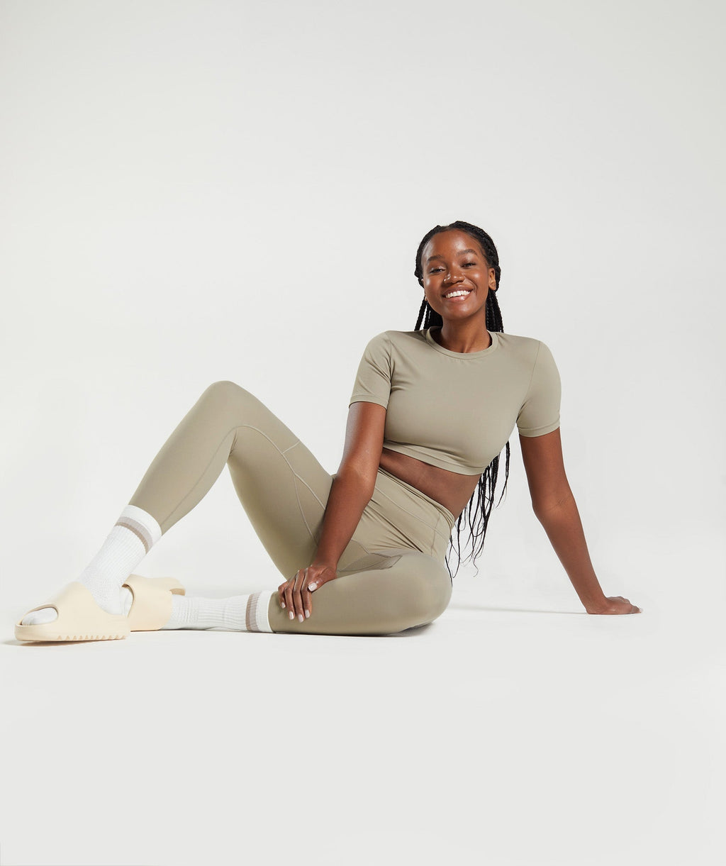 gymshark-whitney-short-sleeve-crop-top-cement-brown-ss23