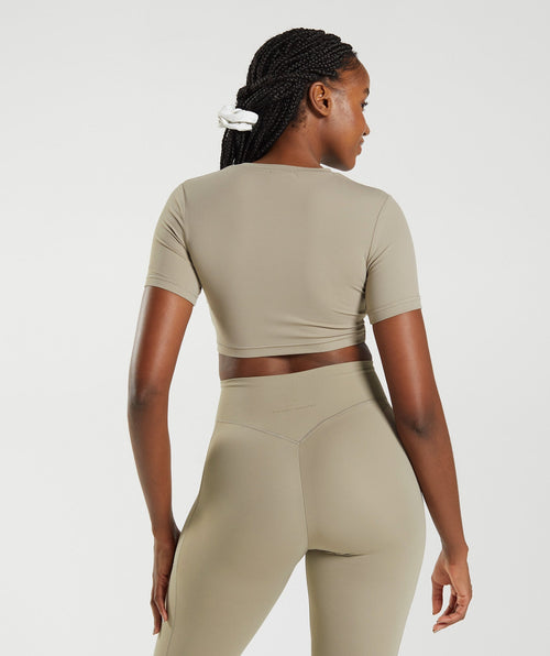 gymshark-whitney-short-sleeve-crop-top-cement-brown-ss23