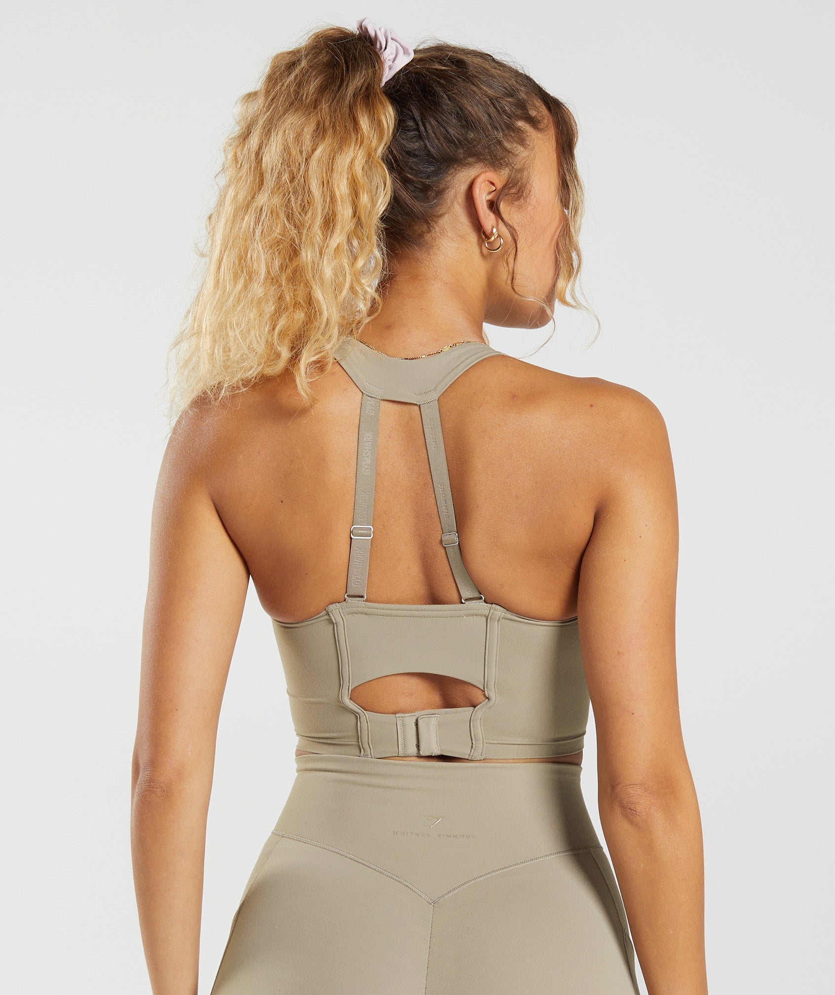 gymshark-whitney-longline-bra-cement-brown-ss23