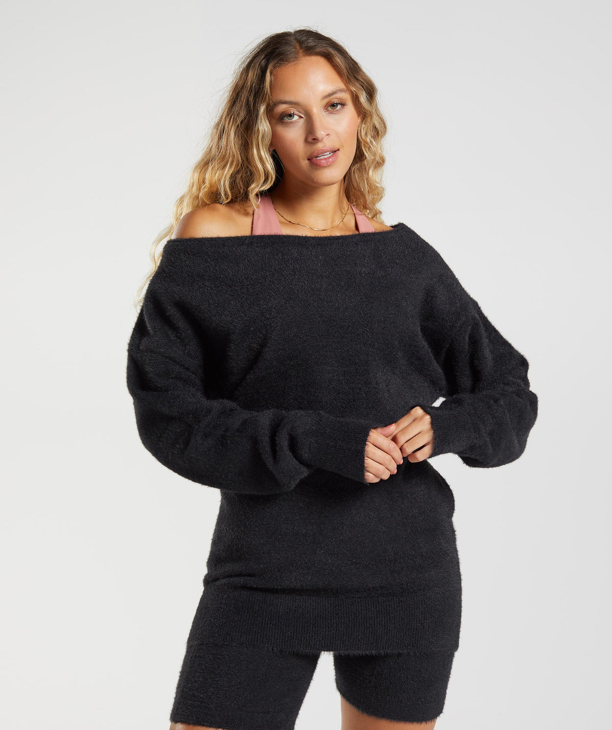 gymshark-whitney-oversized-eyelash-knit-sweater-black-ss23