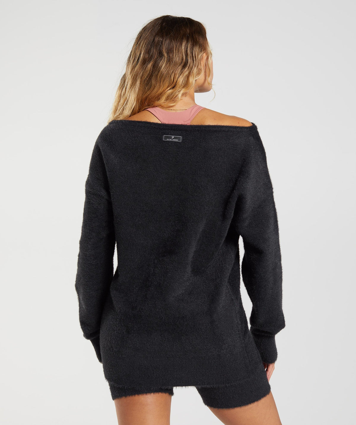gymshark-whitney-oversized-eyelash-knit-sweater-black-ss23