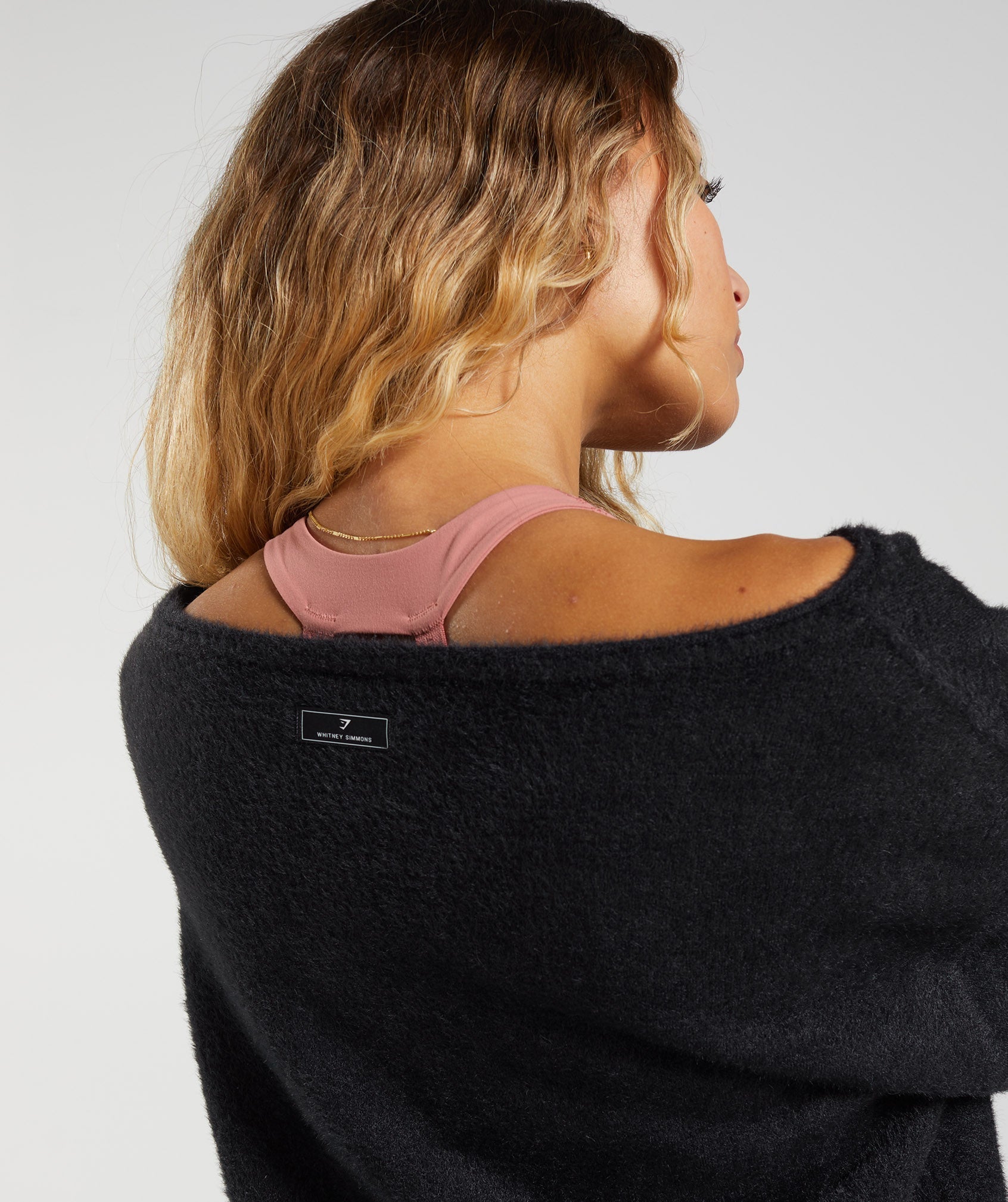 gymshark-whitney-oversized-eyelash-knit-sweater-black-ss23