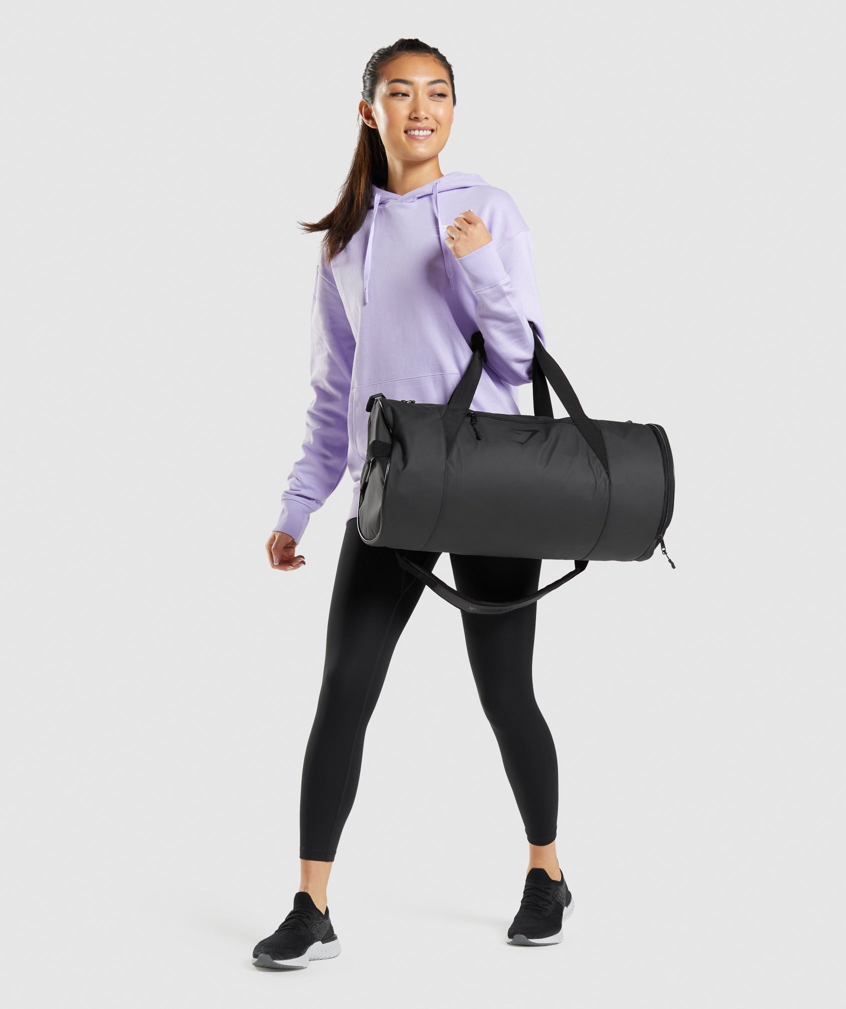 gymshark-barrel-bag-black-aw21