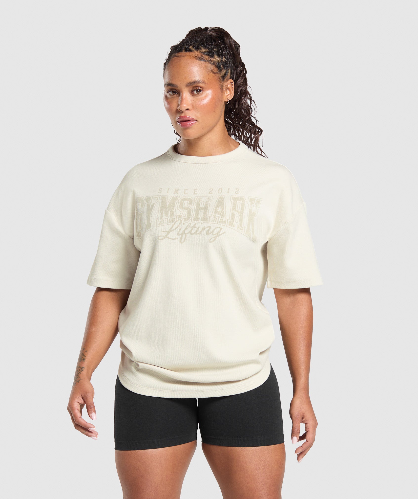 gymshark-gymshark-lifting-oversized-pump-cover-oat-white-ss25