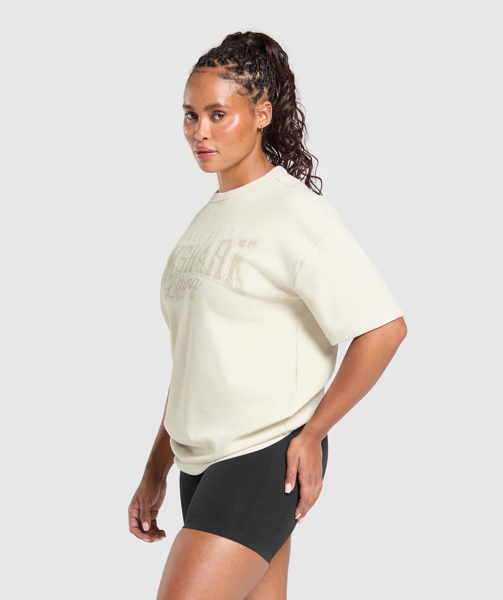gymshark-gymshark-lifting-oversized-pump-cover-oat-white-ss25