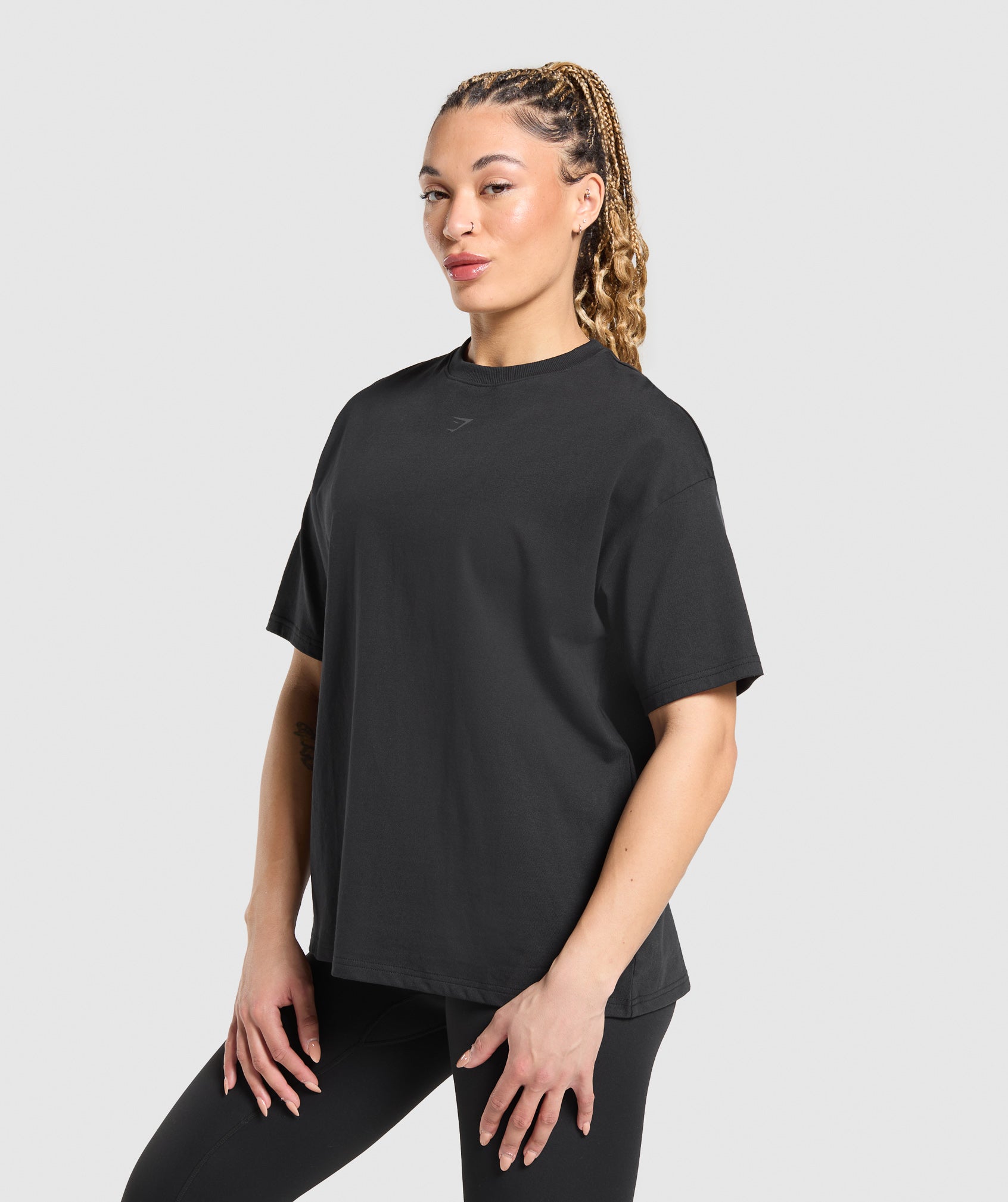 gymshark-wordmark-graphic-t-shirt-black-ss25