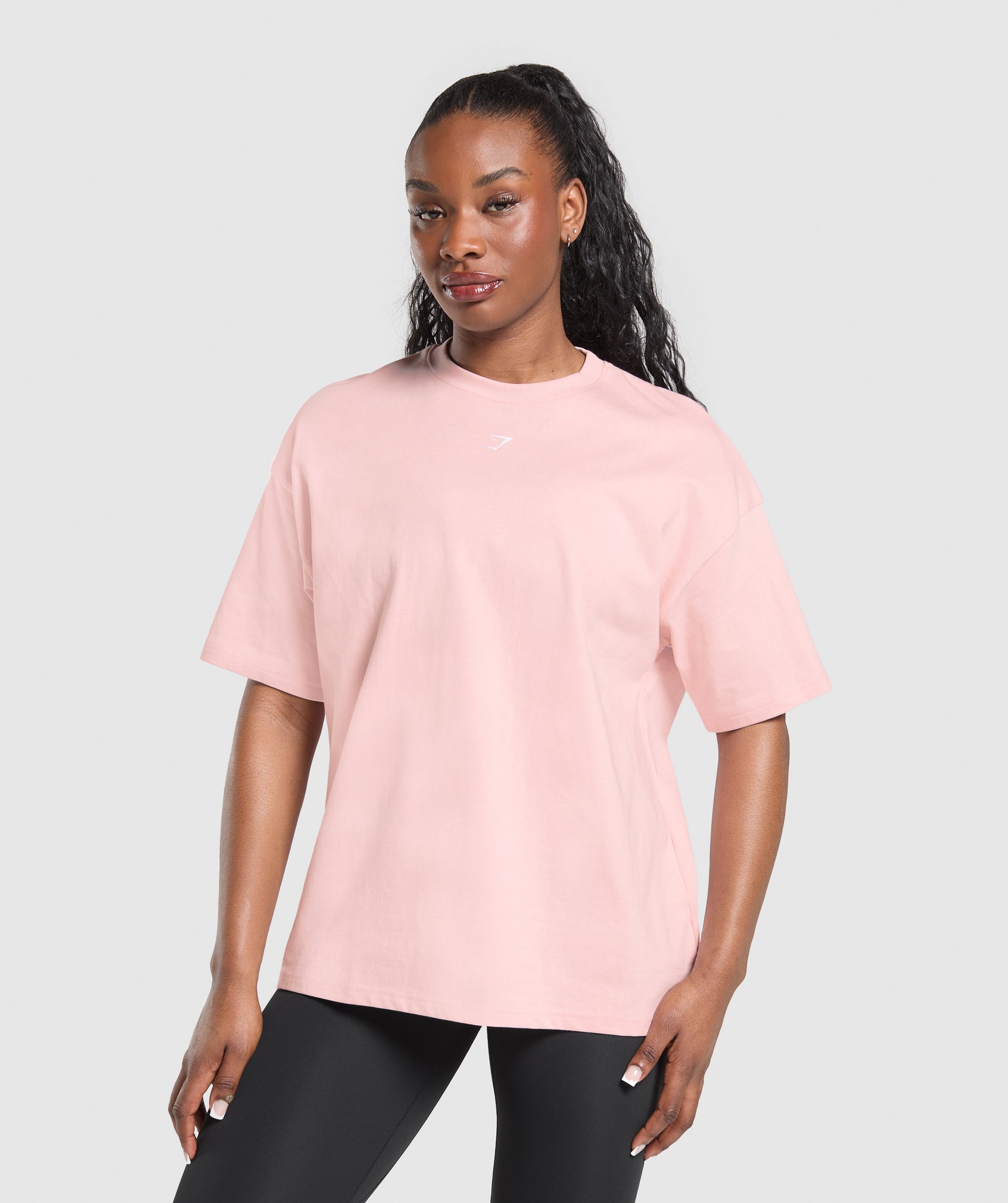 gymshark-wordmark-graphic-t-shirt-lift-pink-ss25