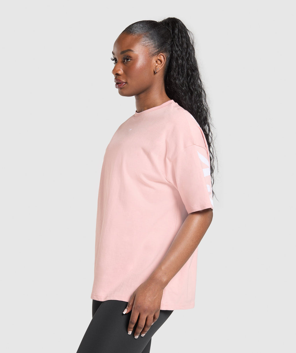 gymshark-wordmark-graphic-t-shirt-lift-pink-ss25