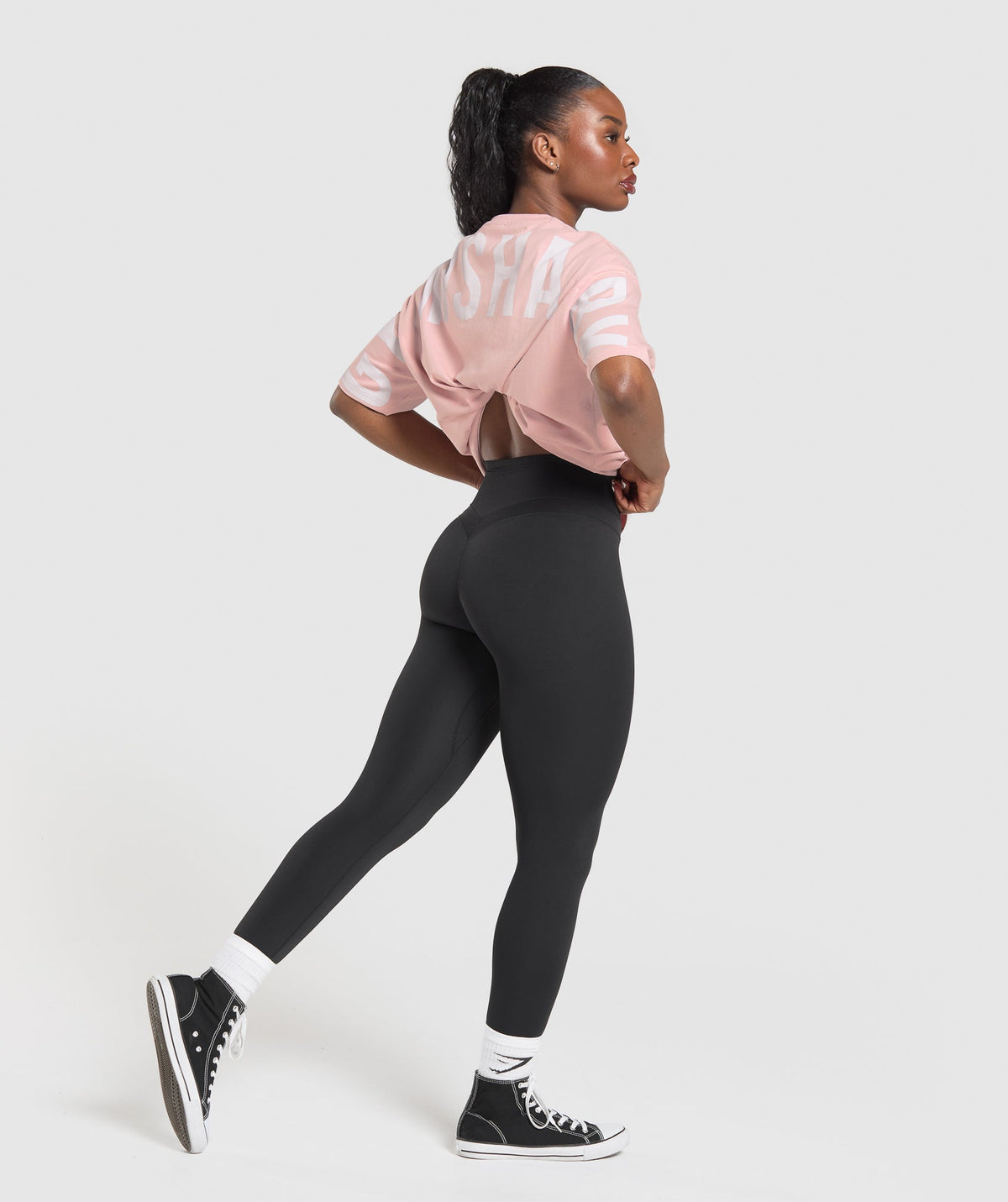 gymshark-wordmark-graphic-t-shirt-lift-pink-ss25