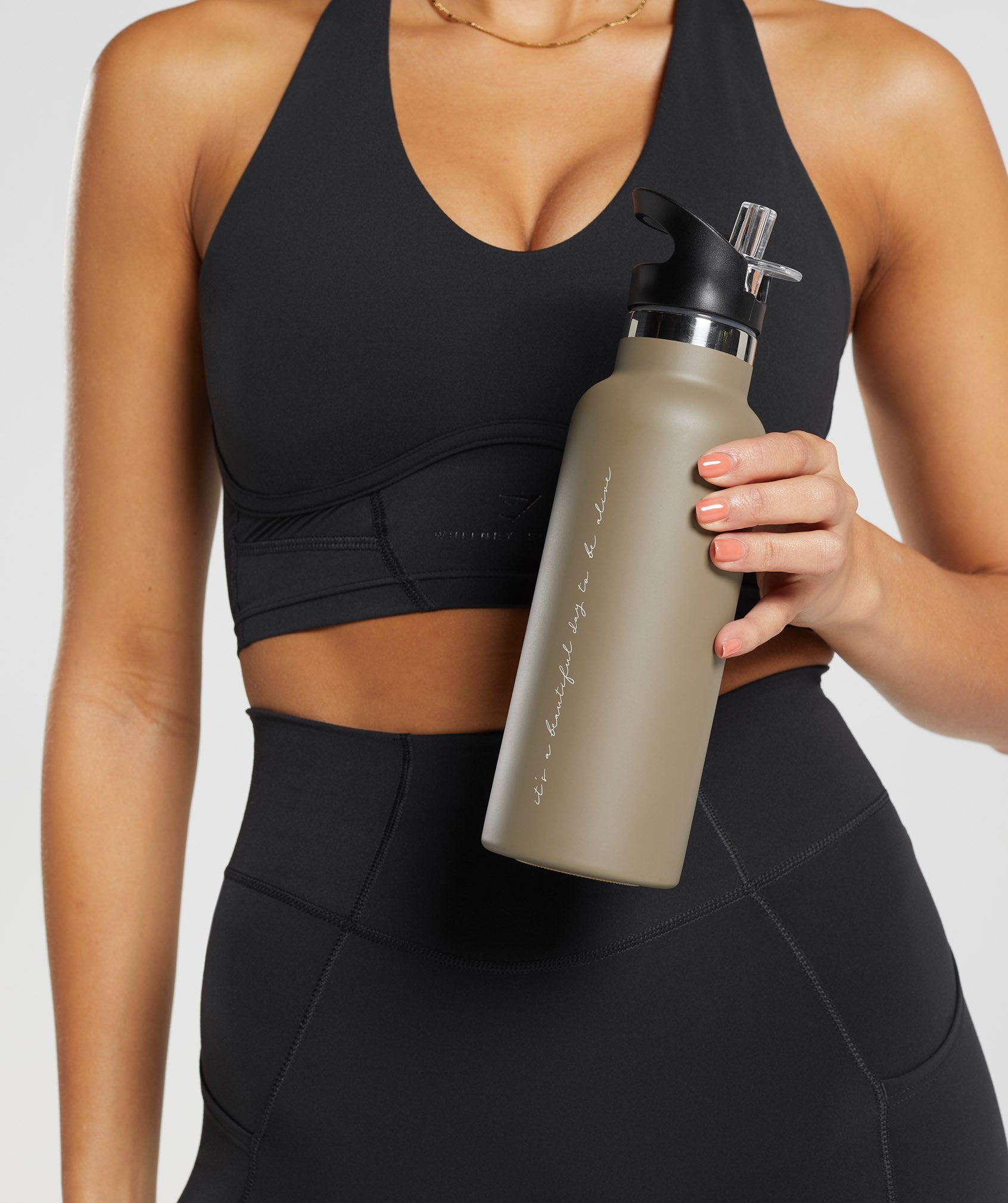 gymshark-whitney-bottle-cement-brown-aw22