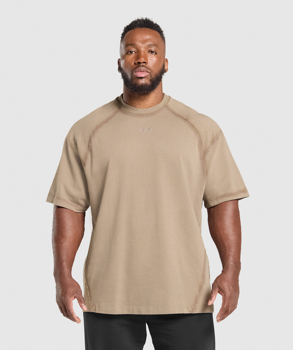 gymshark-heavyweight-t-shirt-lifestyle-brown-ss25