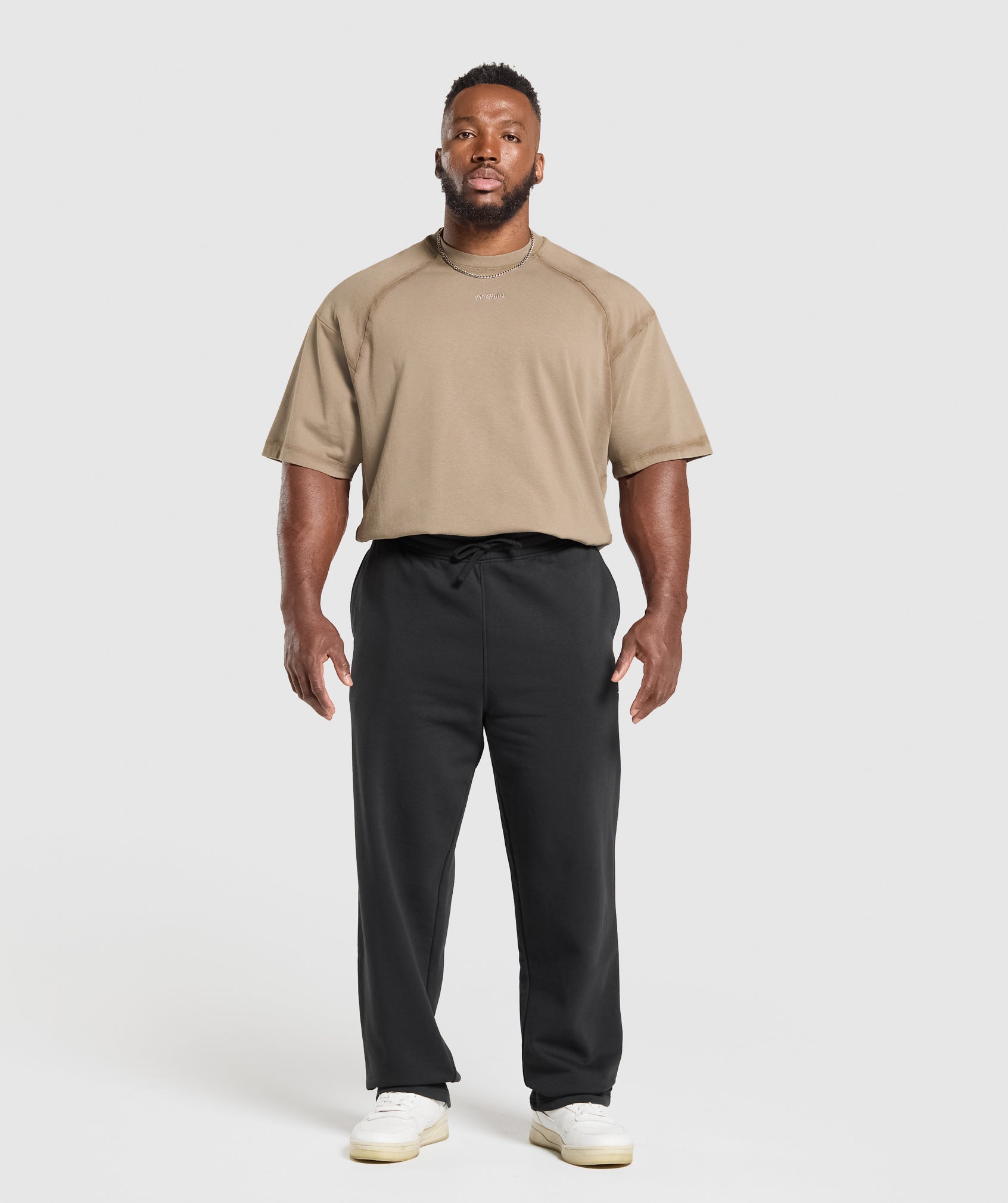 gymshark-heavyweight-t-shirt-lifestyle-brown-ss25