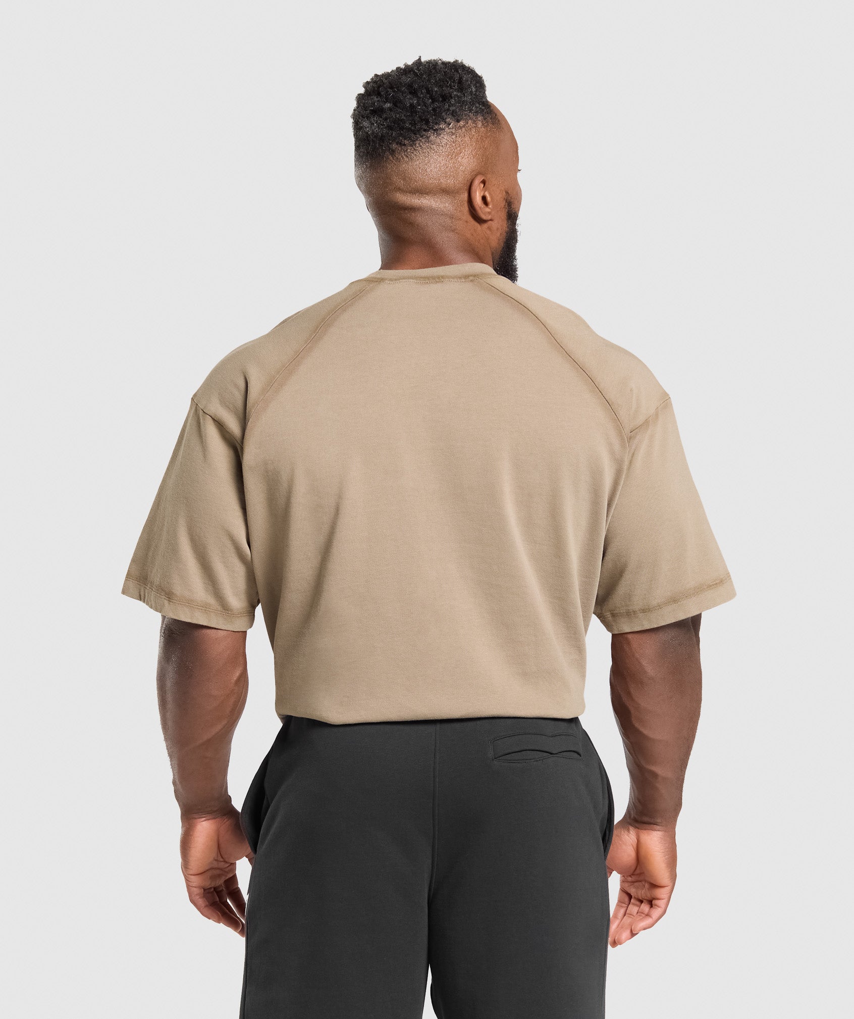 gymshark-heavyweight-t-shirt-lifestyle-brown-ss25