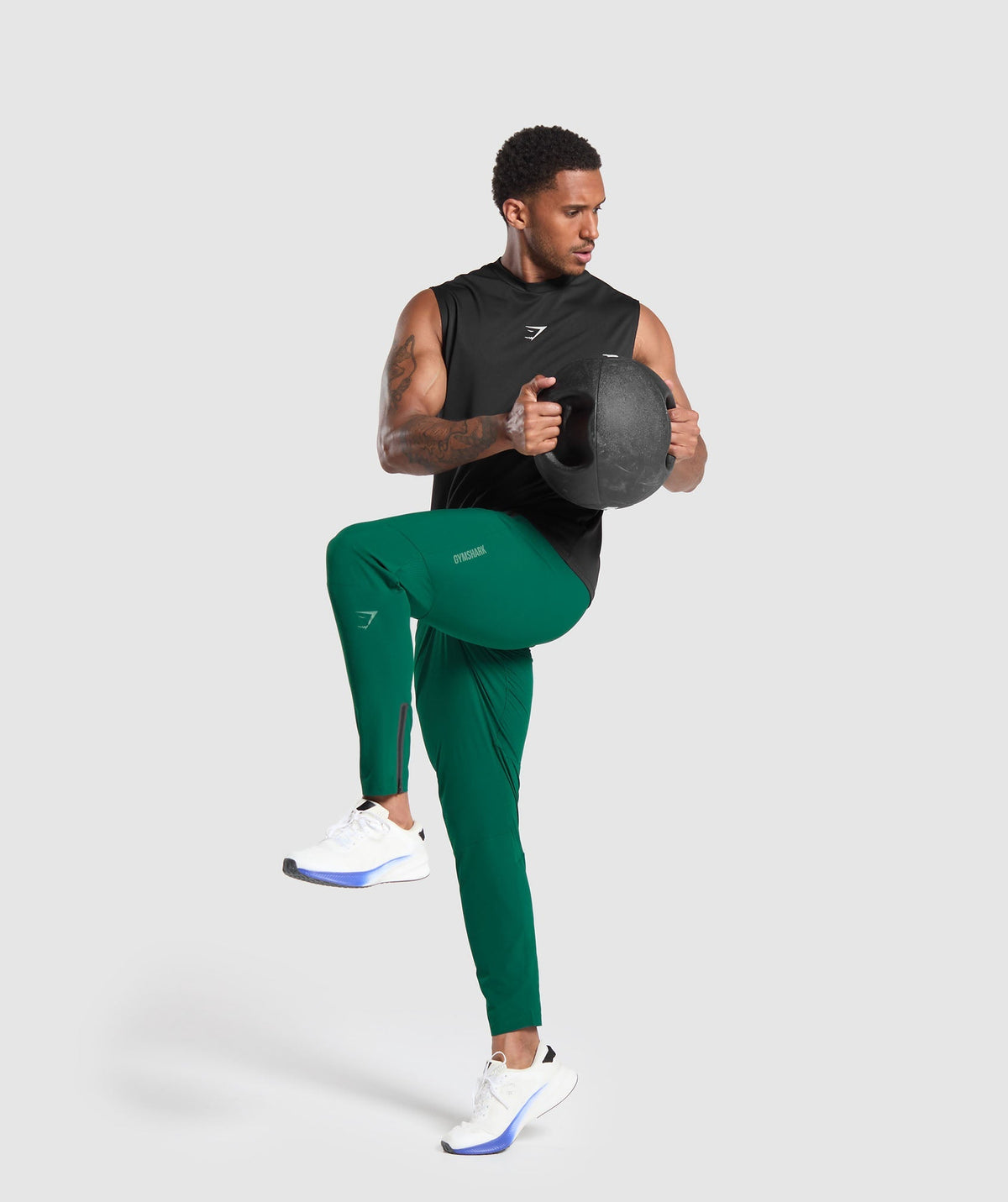 gymshark-hybrid-woven-joggers-woodland-green-aw22